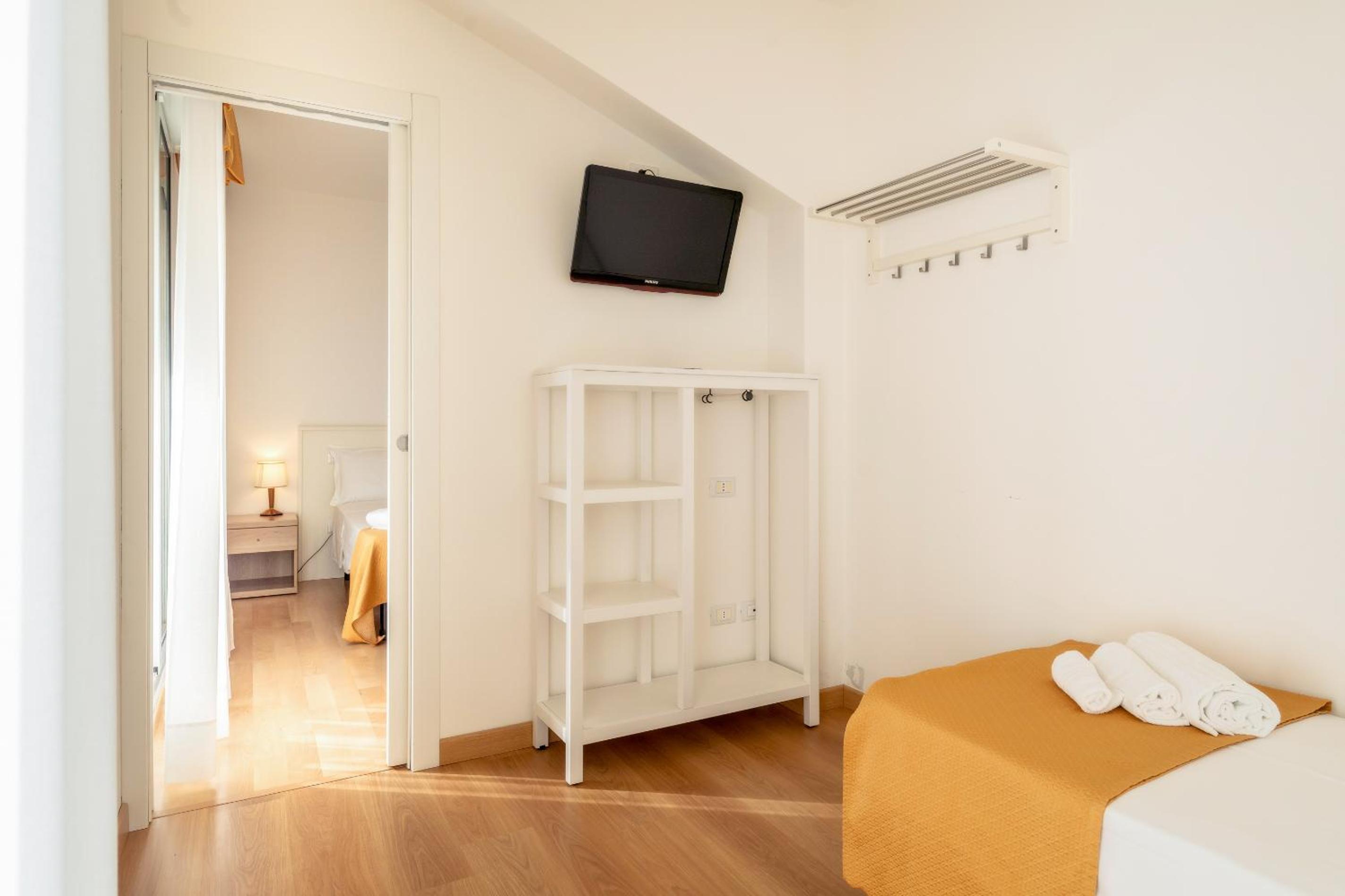 Triple Room with Terrace - Photo 3