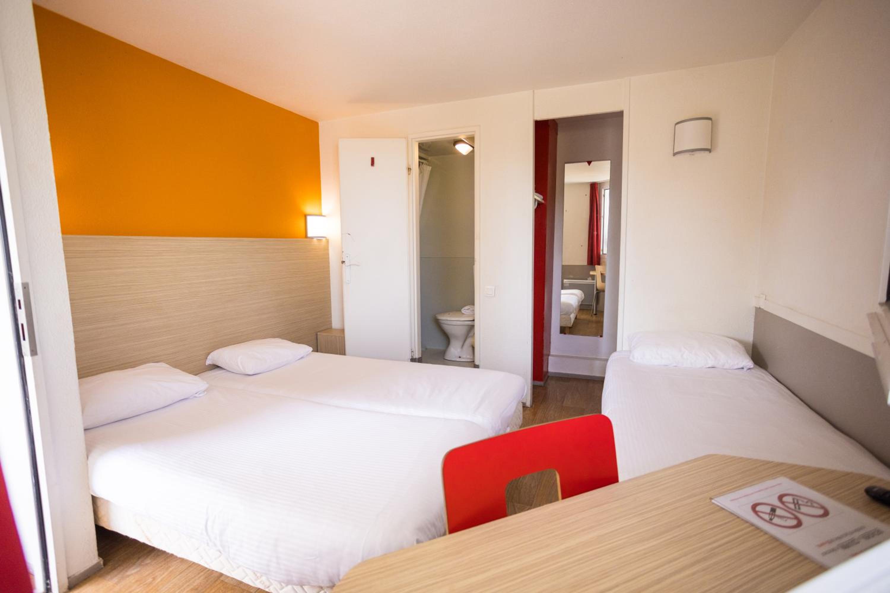 Standard Room - 3 Single Beds - Photo 1