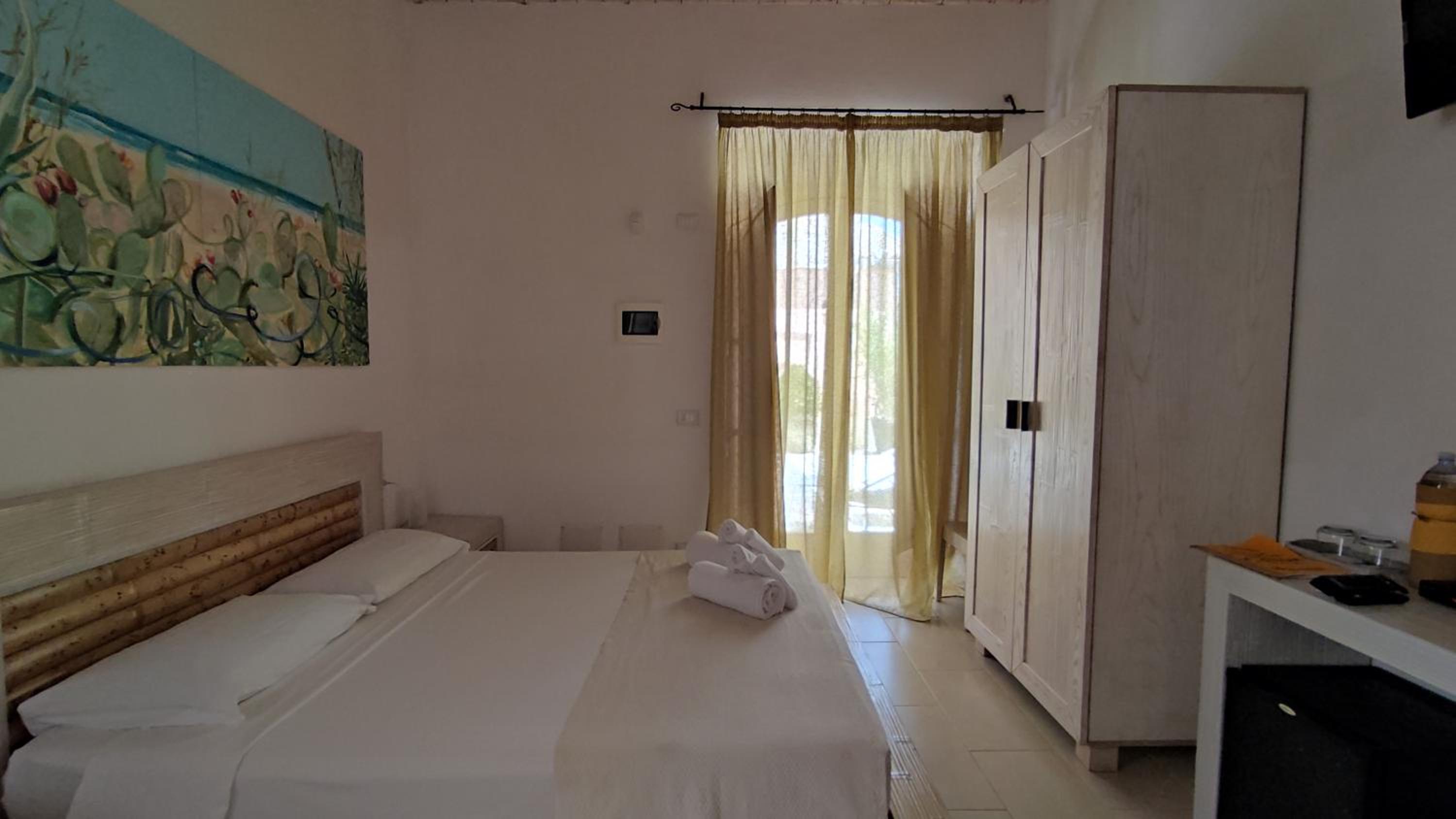 Deluxe Double Room with Extra Bed photo 1