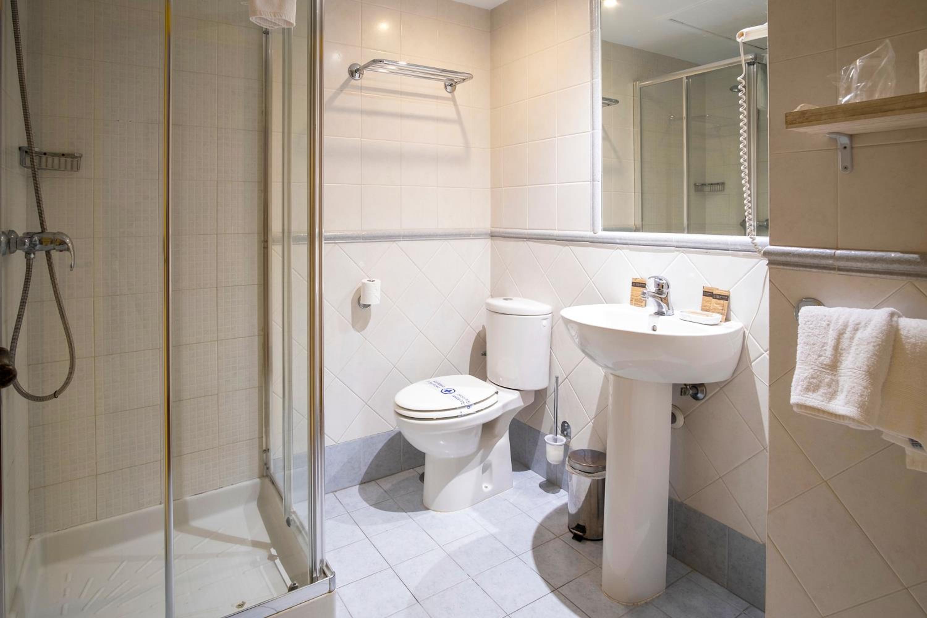 Double Room - Photo 5
