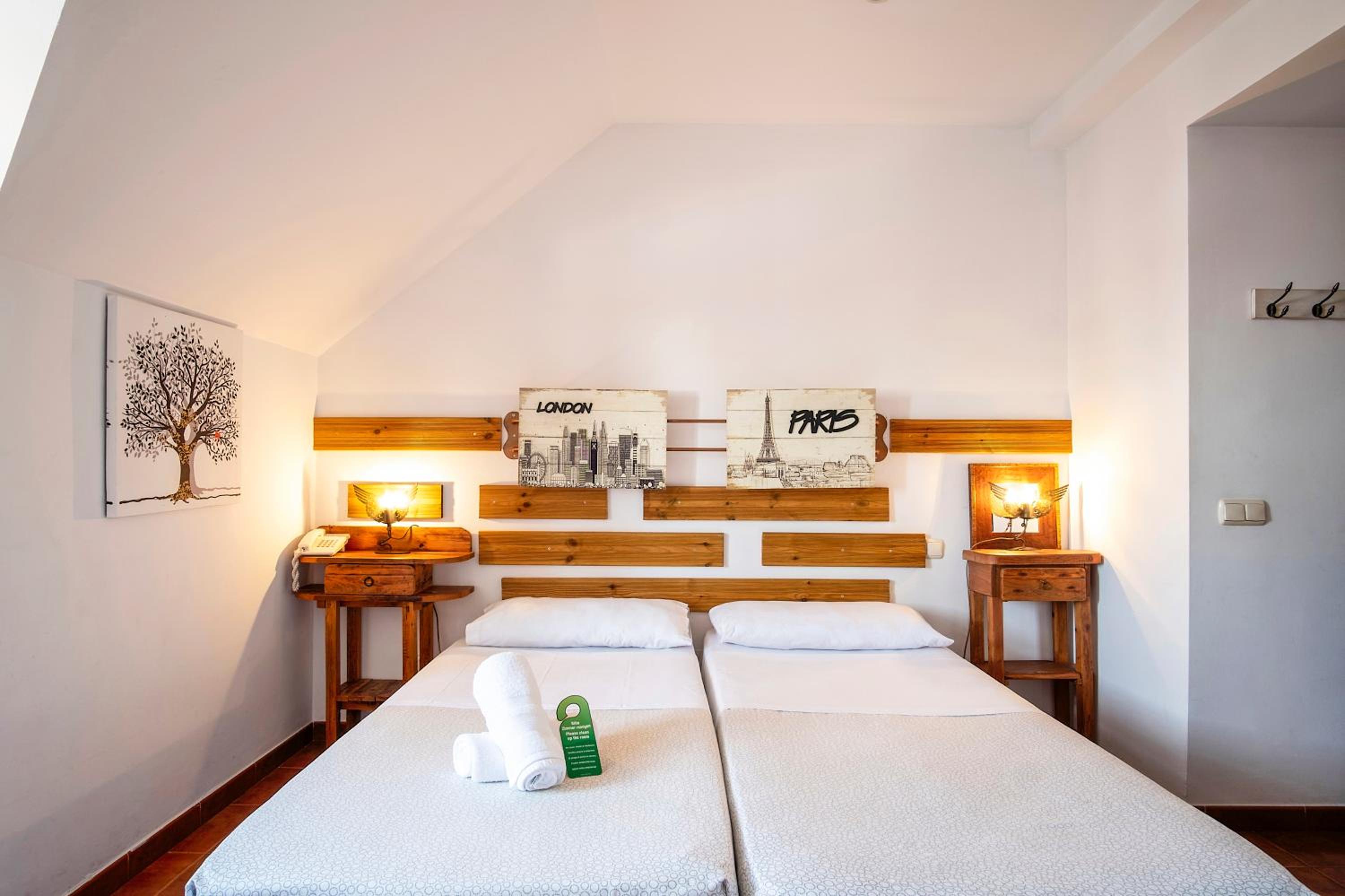 Twin Room - Photo 3