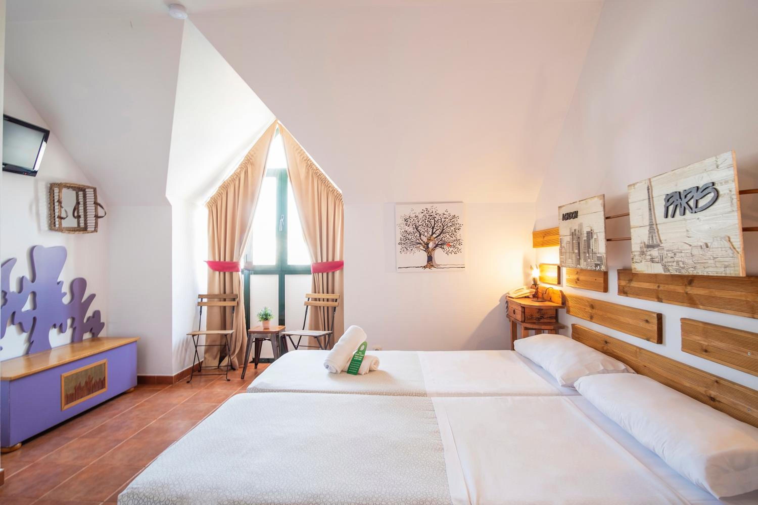 Twin Room - Photo 2