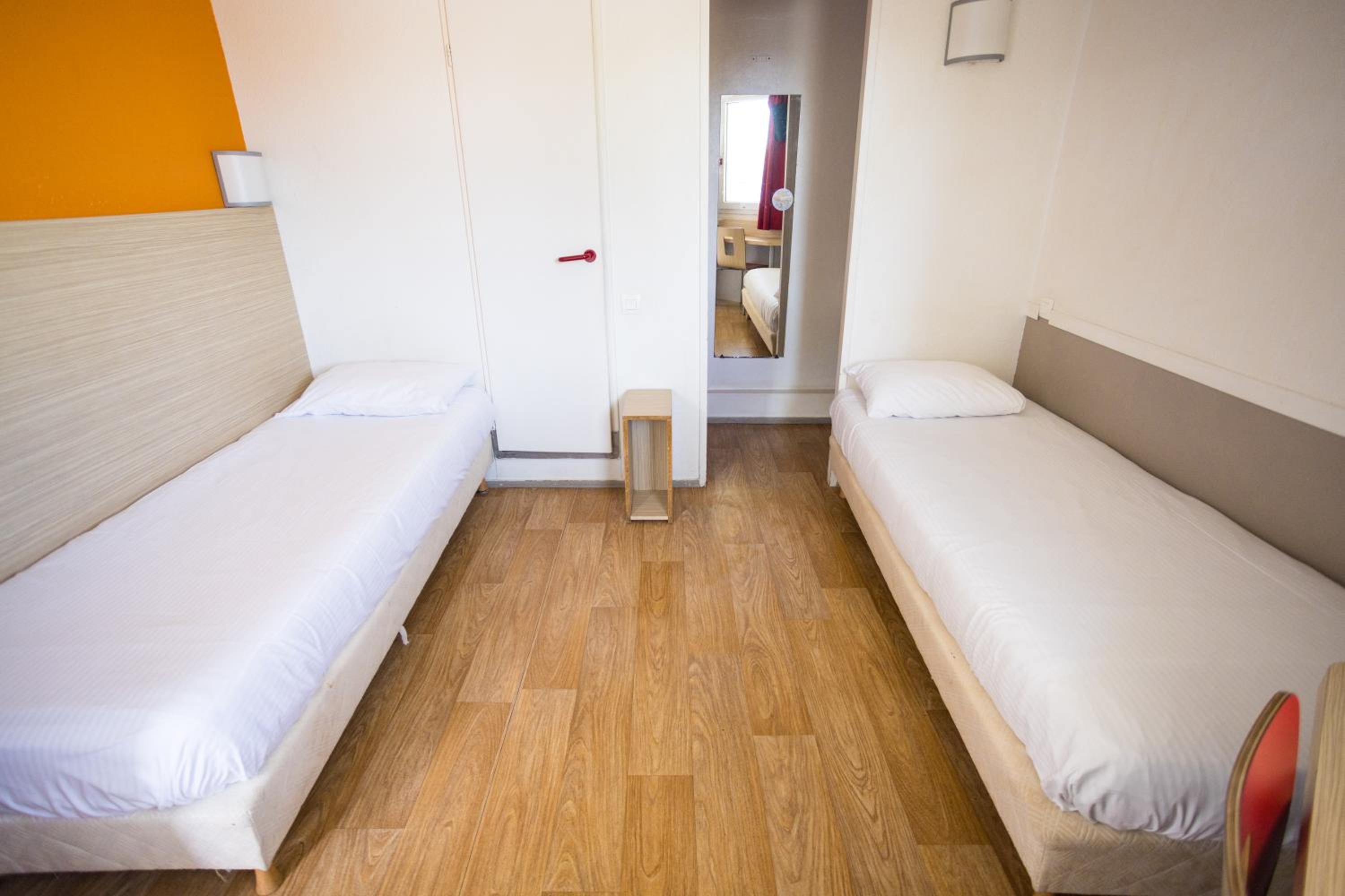 Twin Room - Photo 1