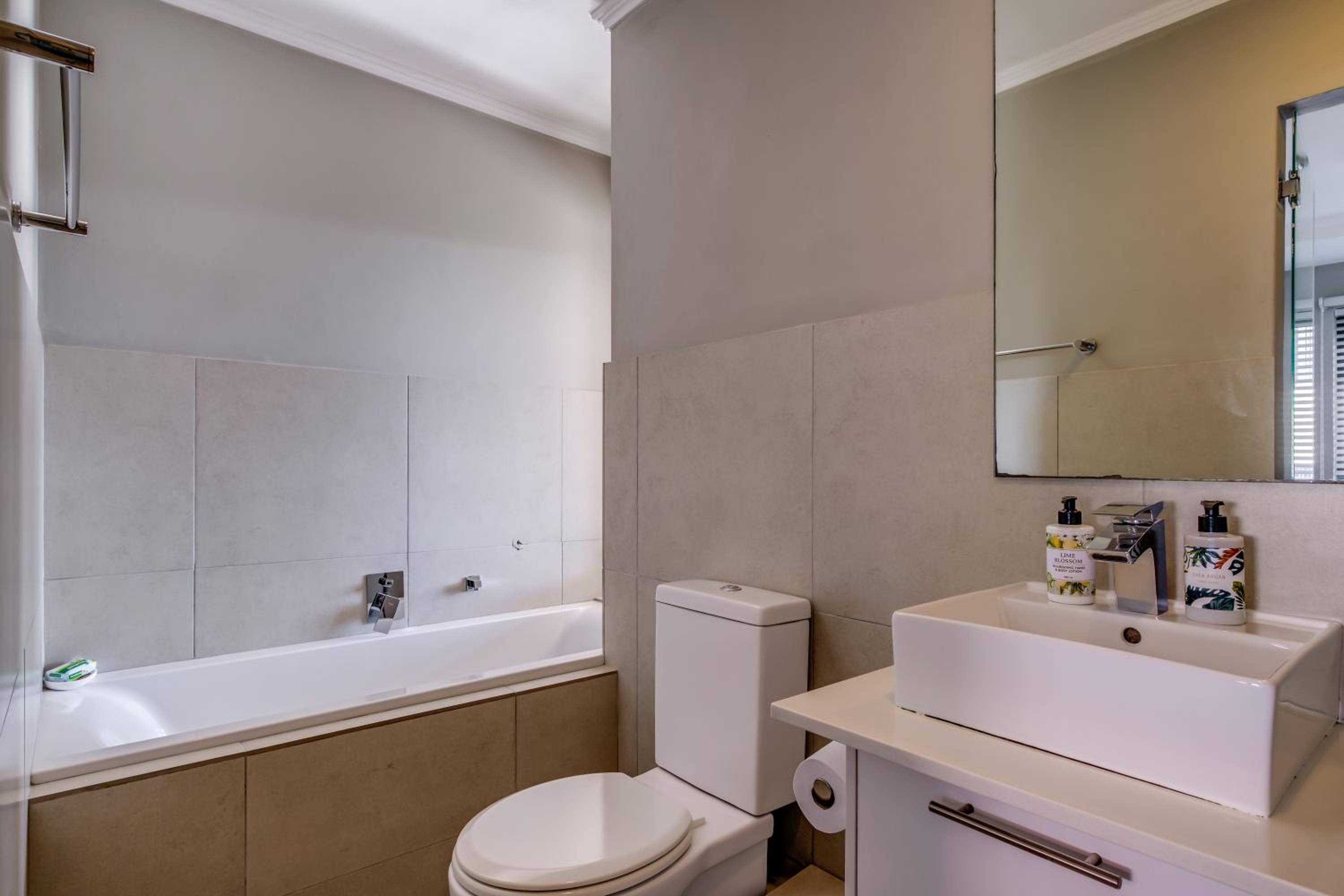 One-Bedroom Apartment - Photo 3