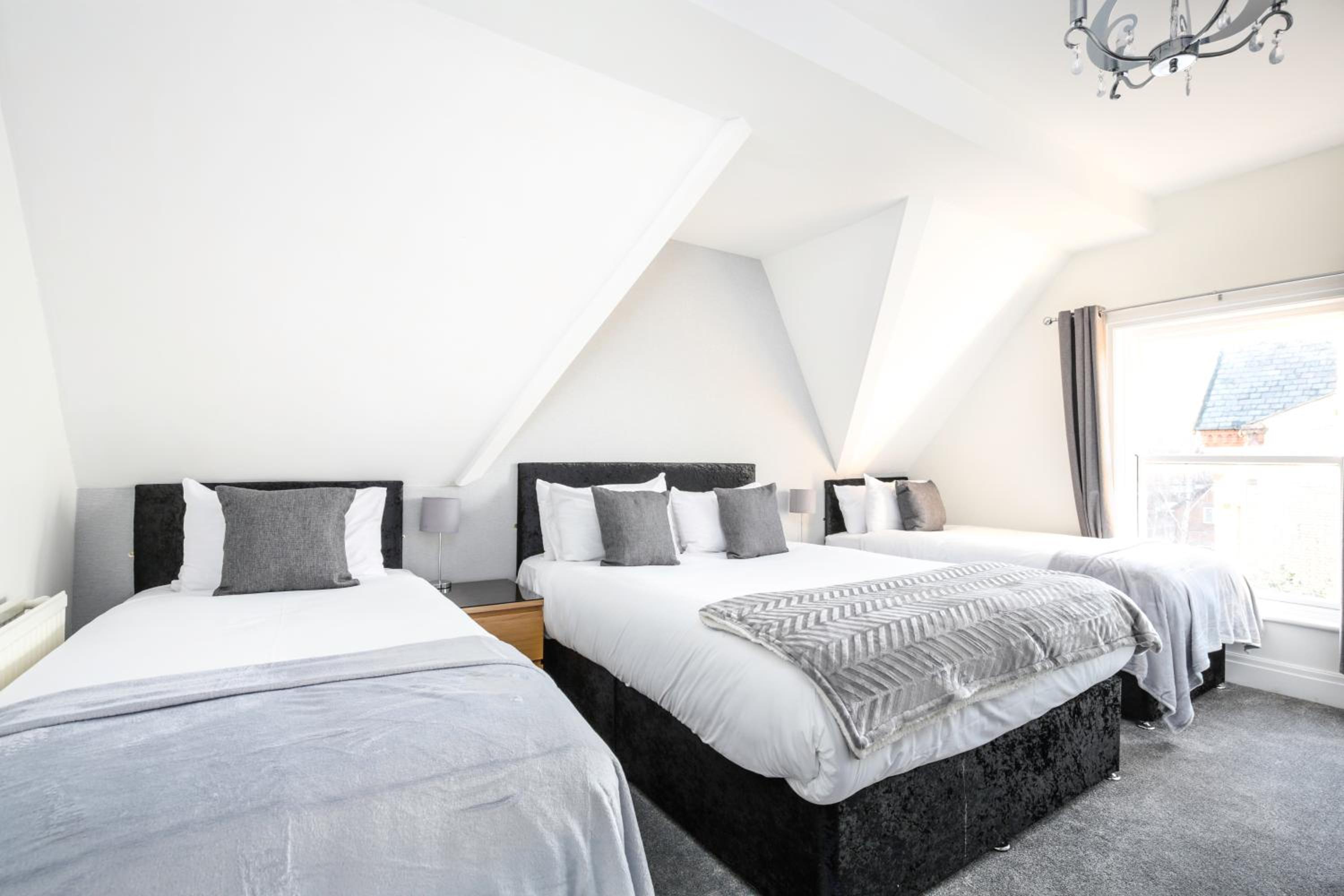 Quadruple Room - Photo 1