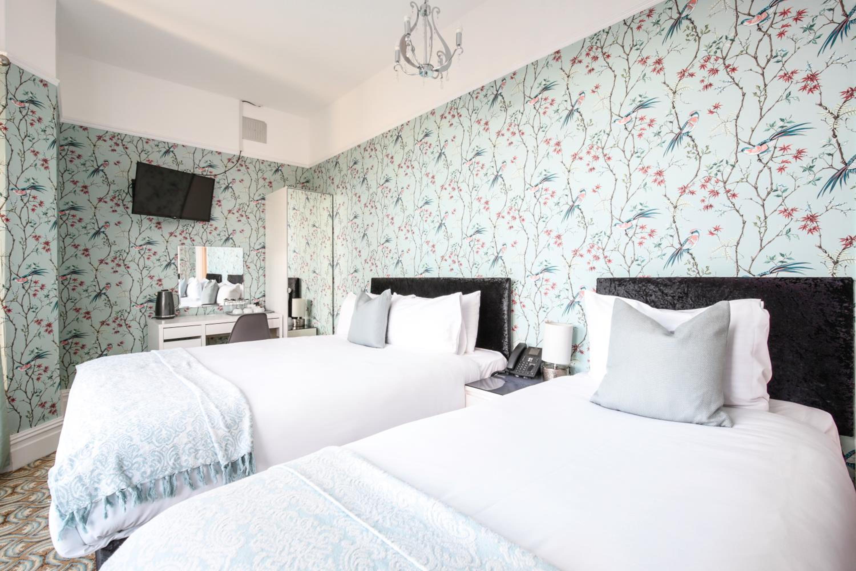 Twin Room - Photo 1