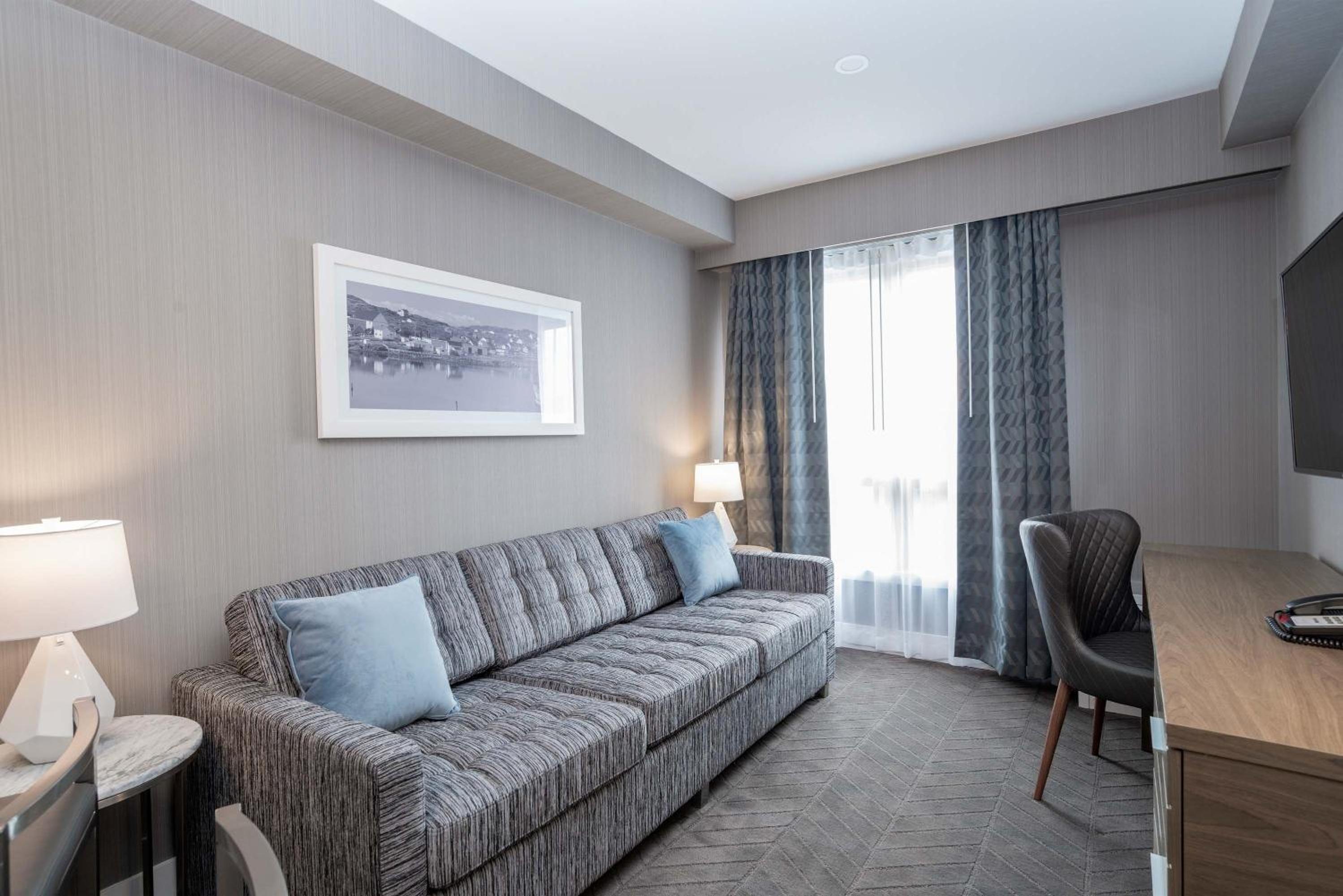 Standard Suite, 1 King Bed, Kitchen