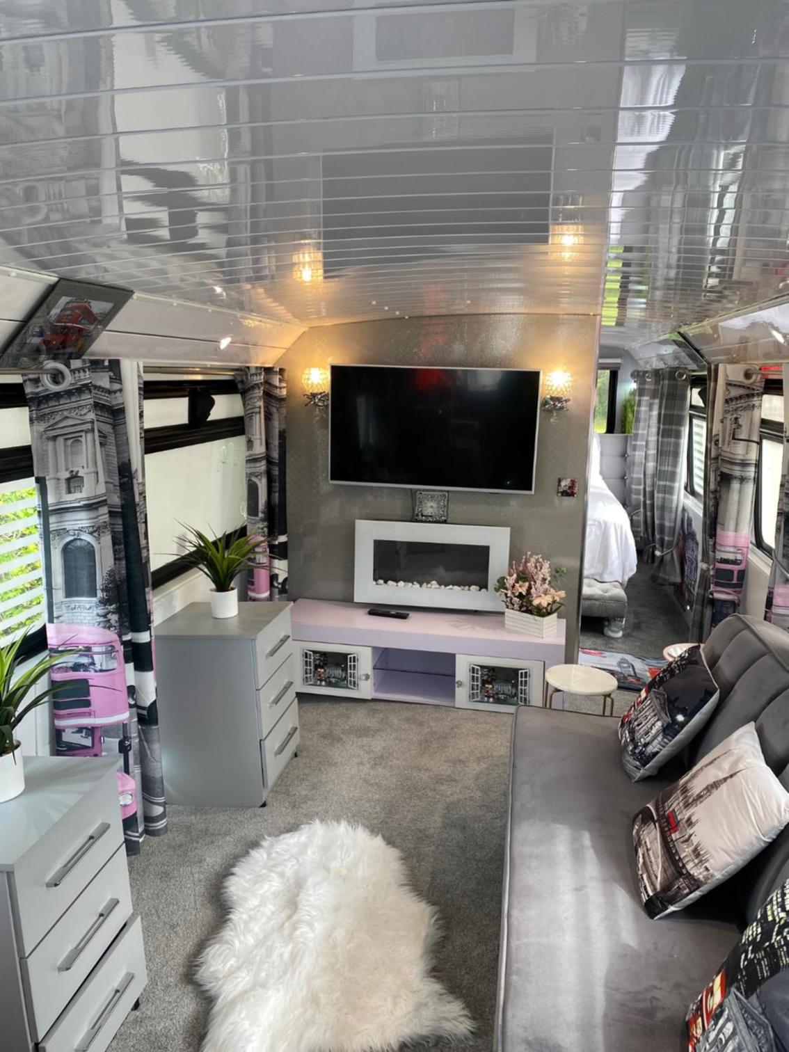 Mobile Home photo 2