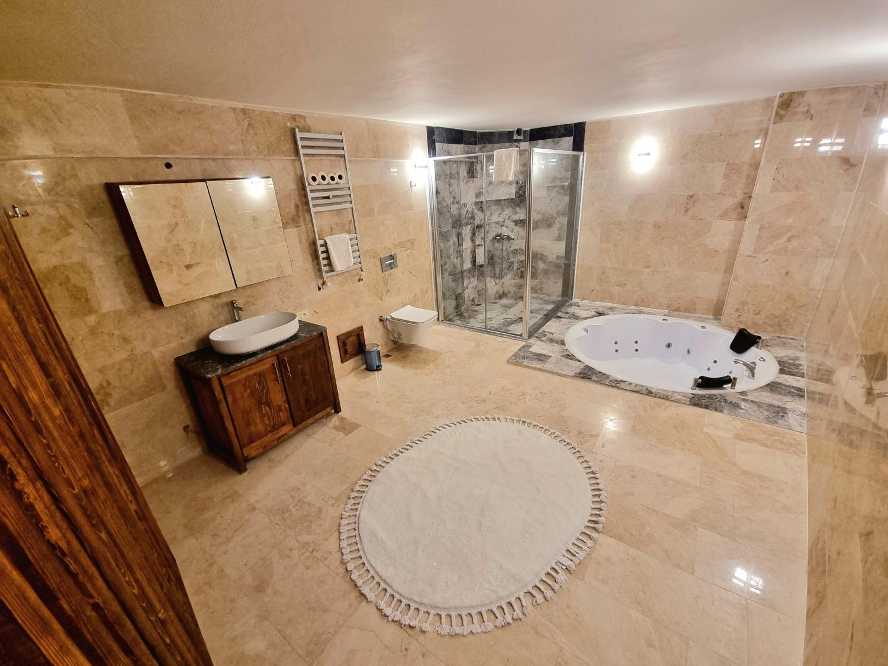 Suite with Spa Bath - Photo 7