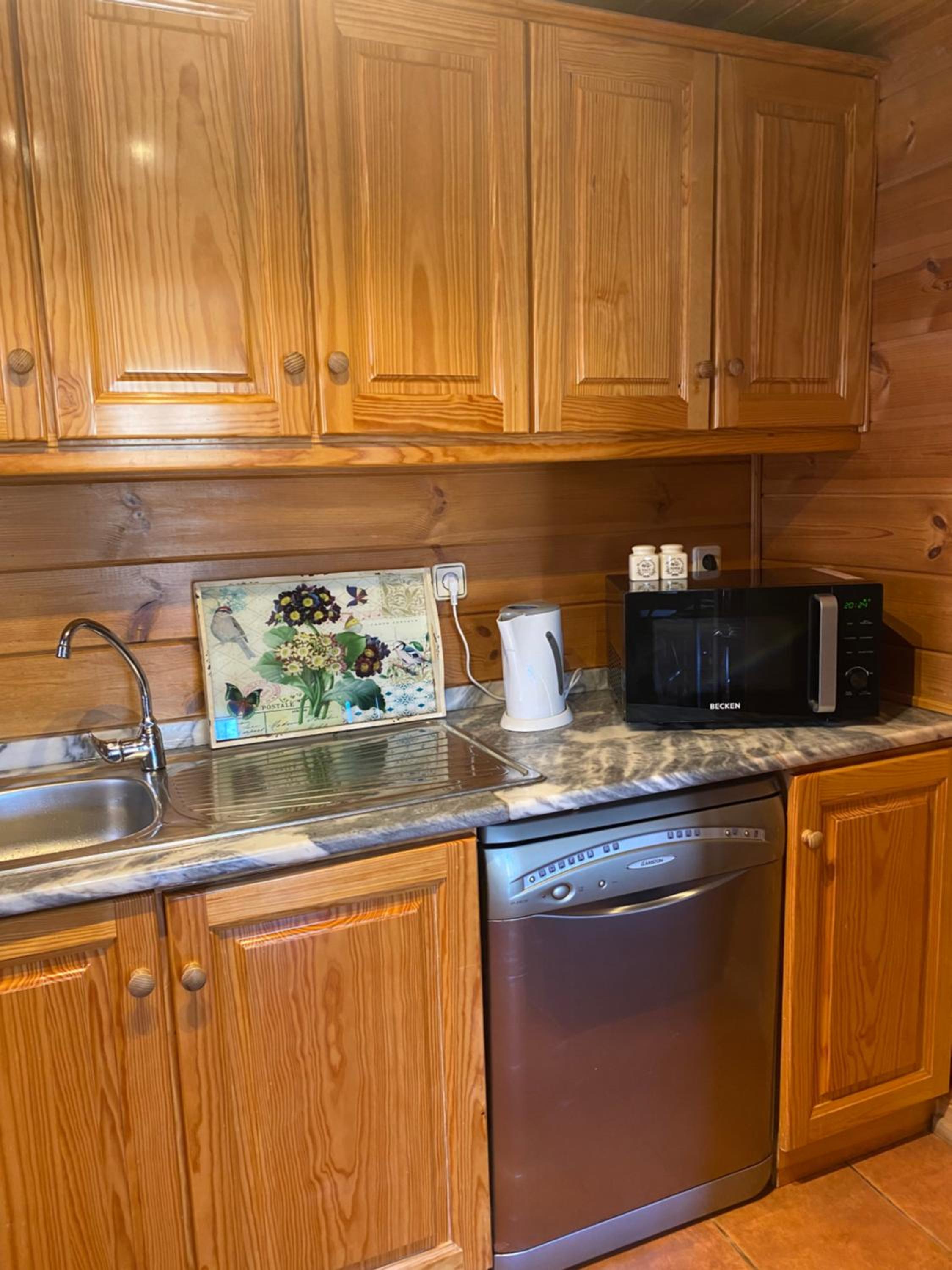 Three-Bedroom Chalet - Photo 4