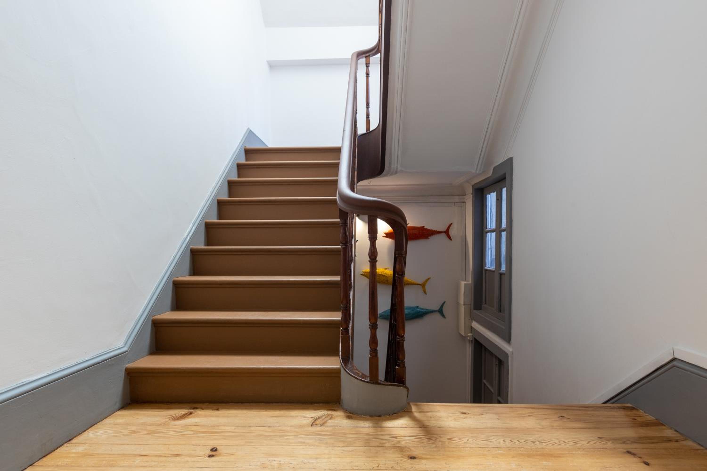Six-Bedroom Apartment - Photo 33