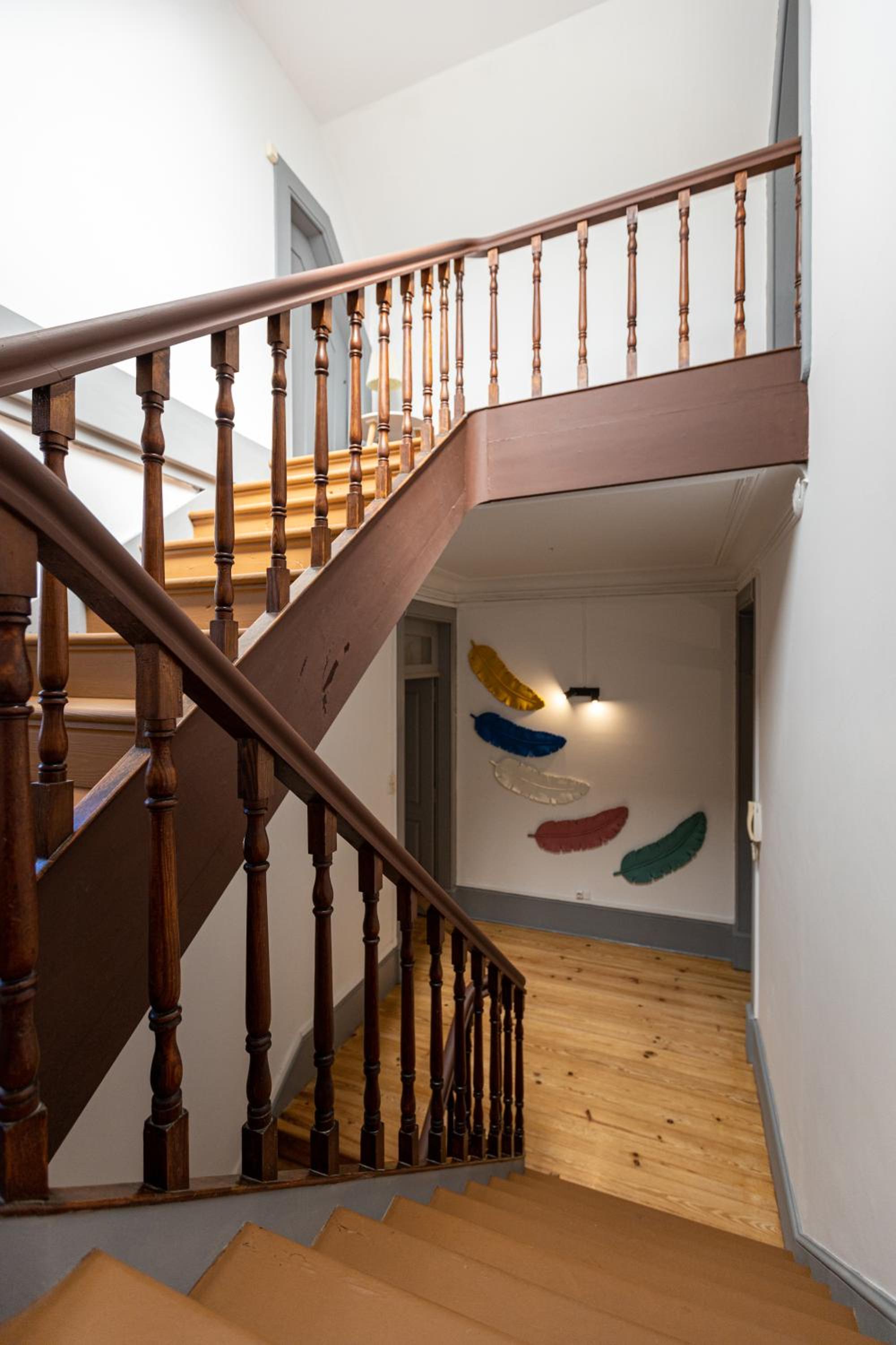 Six-Bedroom Apartment - Photo 4