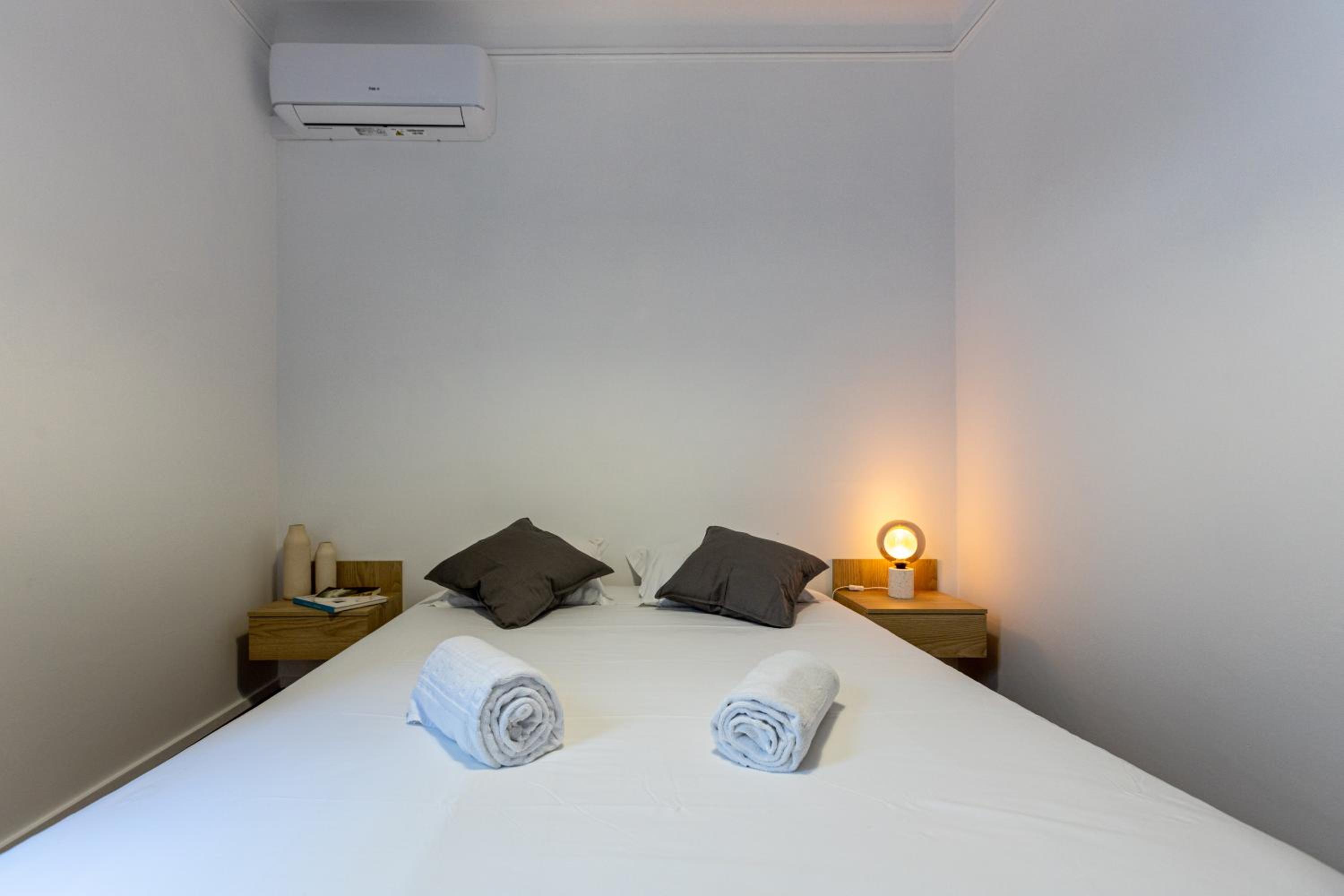 Six-Bedroom Apartment - Photo 5