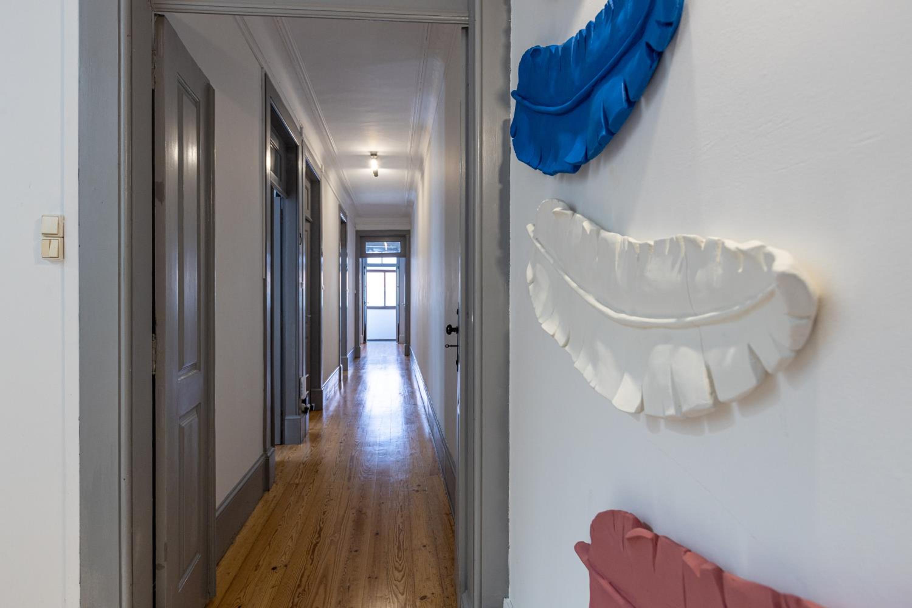 Six-Bedroom Apartment - Photo 10