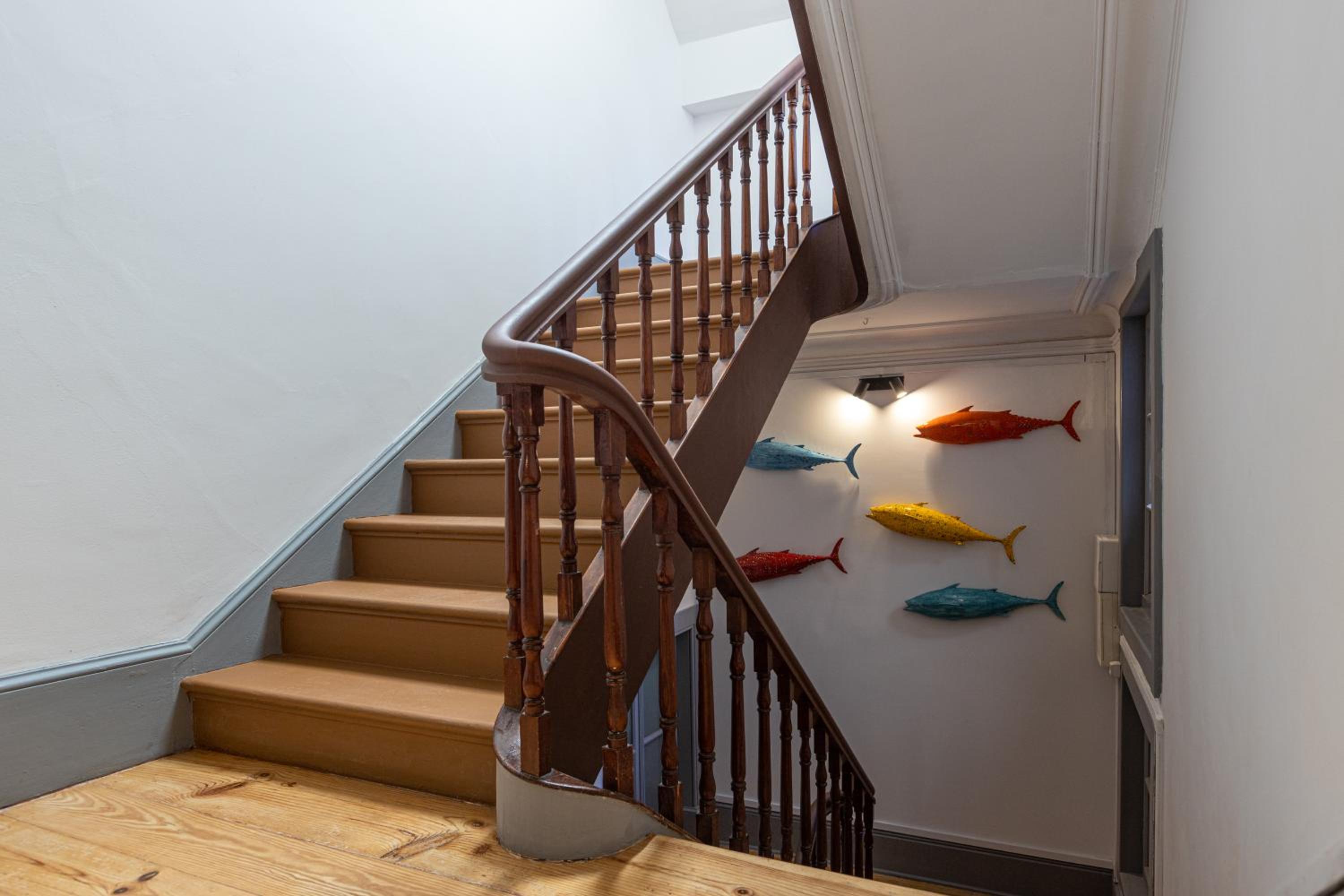 Six-Bedroom Apartment - Photo 14