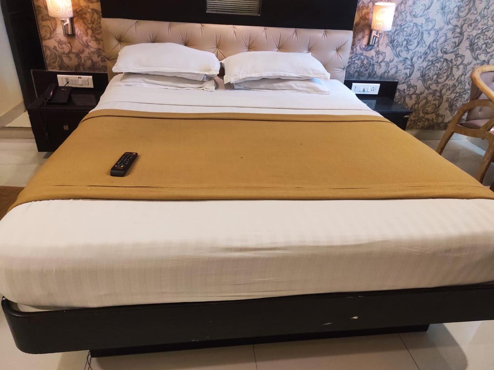 Deluxe Double or Twin Room - Photo 6