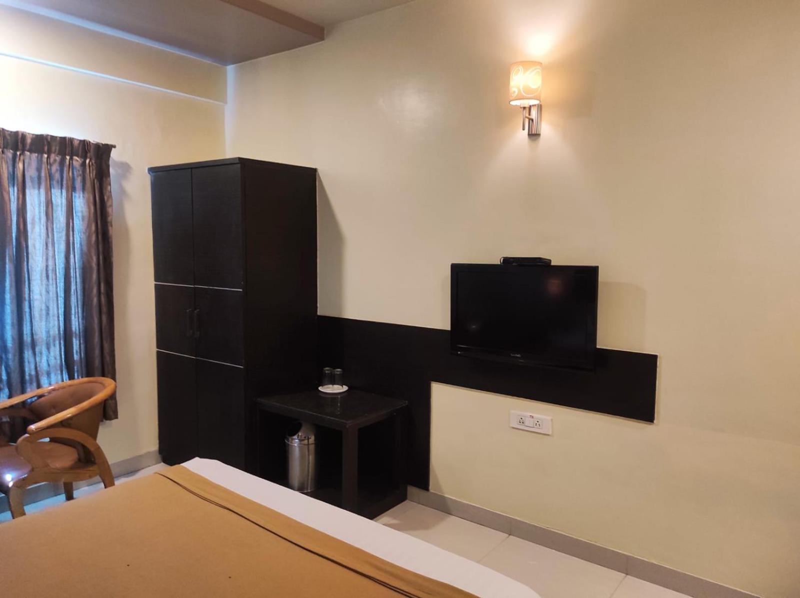 Deluxe Double or Twin Room - Photo 7