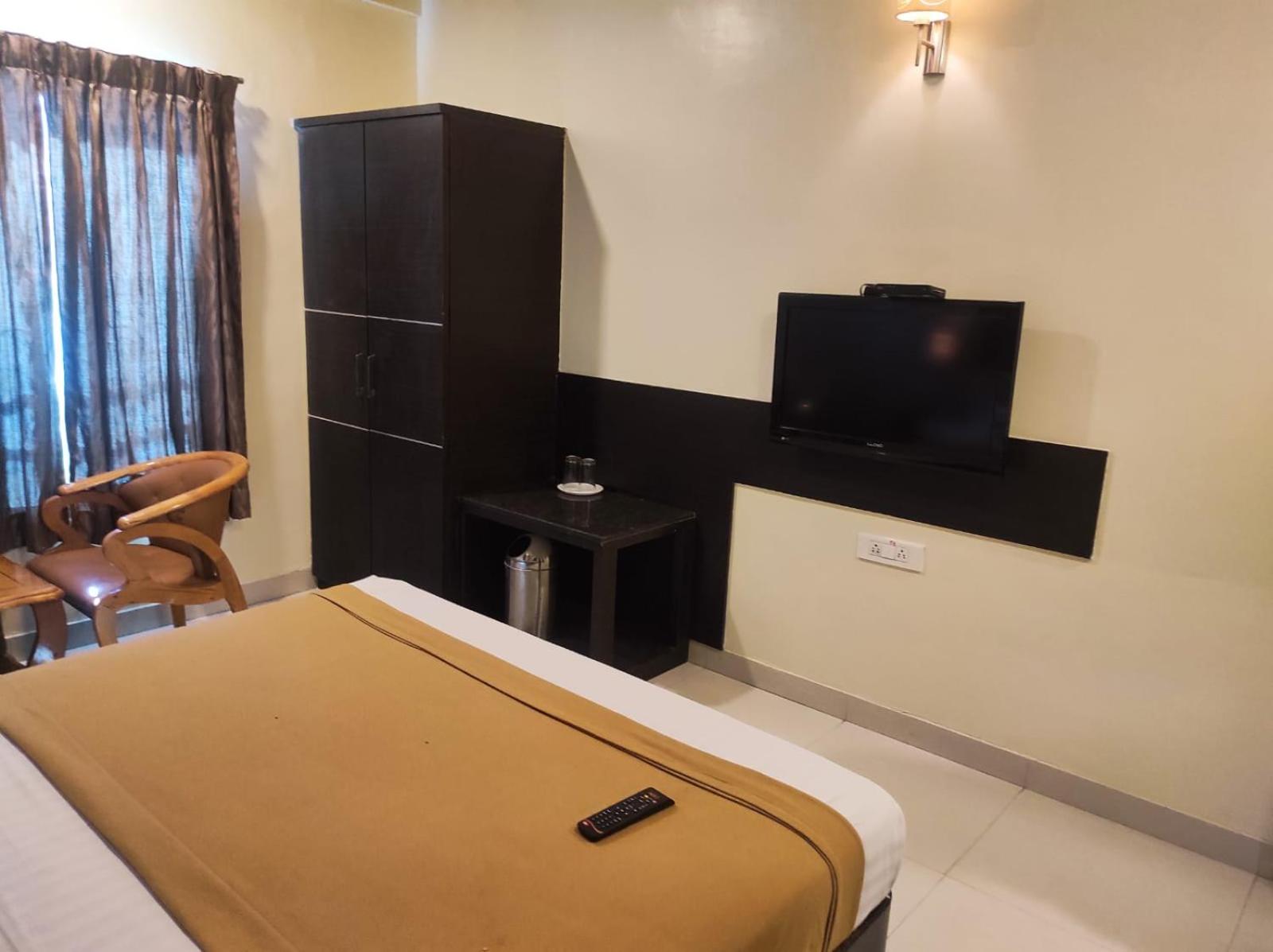 Deluxe Double or Twin Room - Photo 8