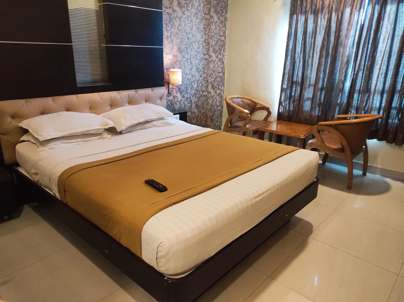 Deluxe Double or Twin Room - Photo 9