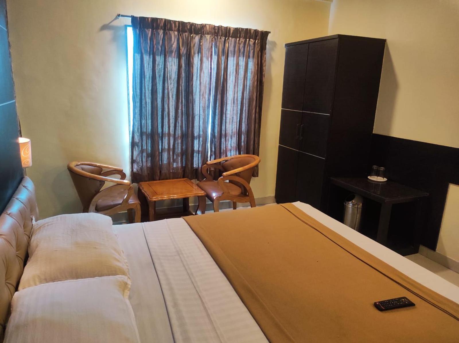 Deluxe Double or Twin Room - Photo 11
