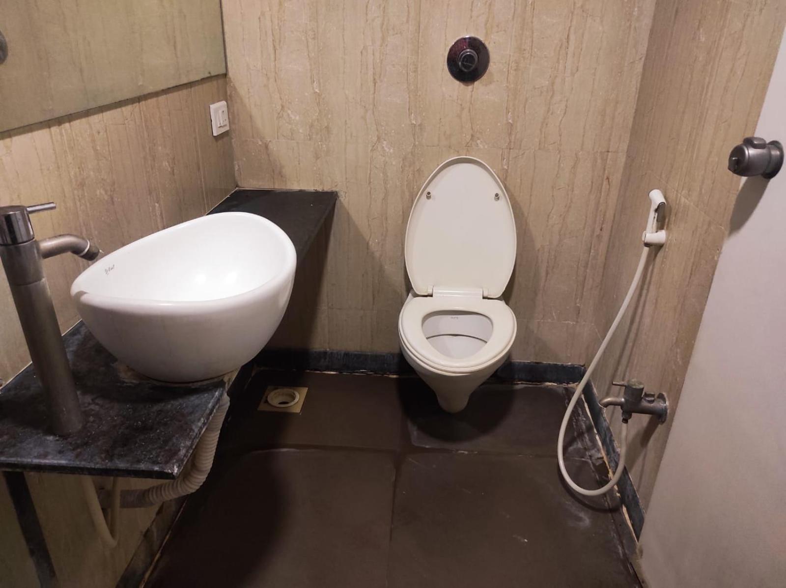 Deluxe Double or Twin Room - Photo 13