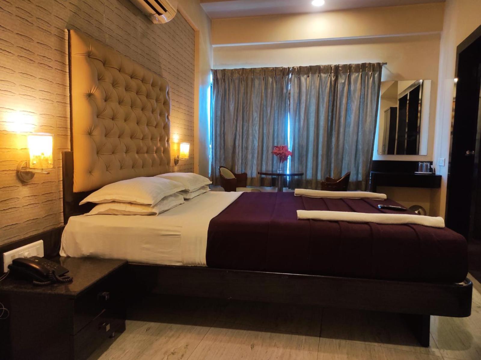Suite - Photo 13