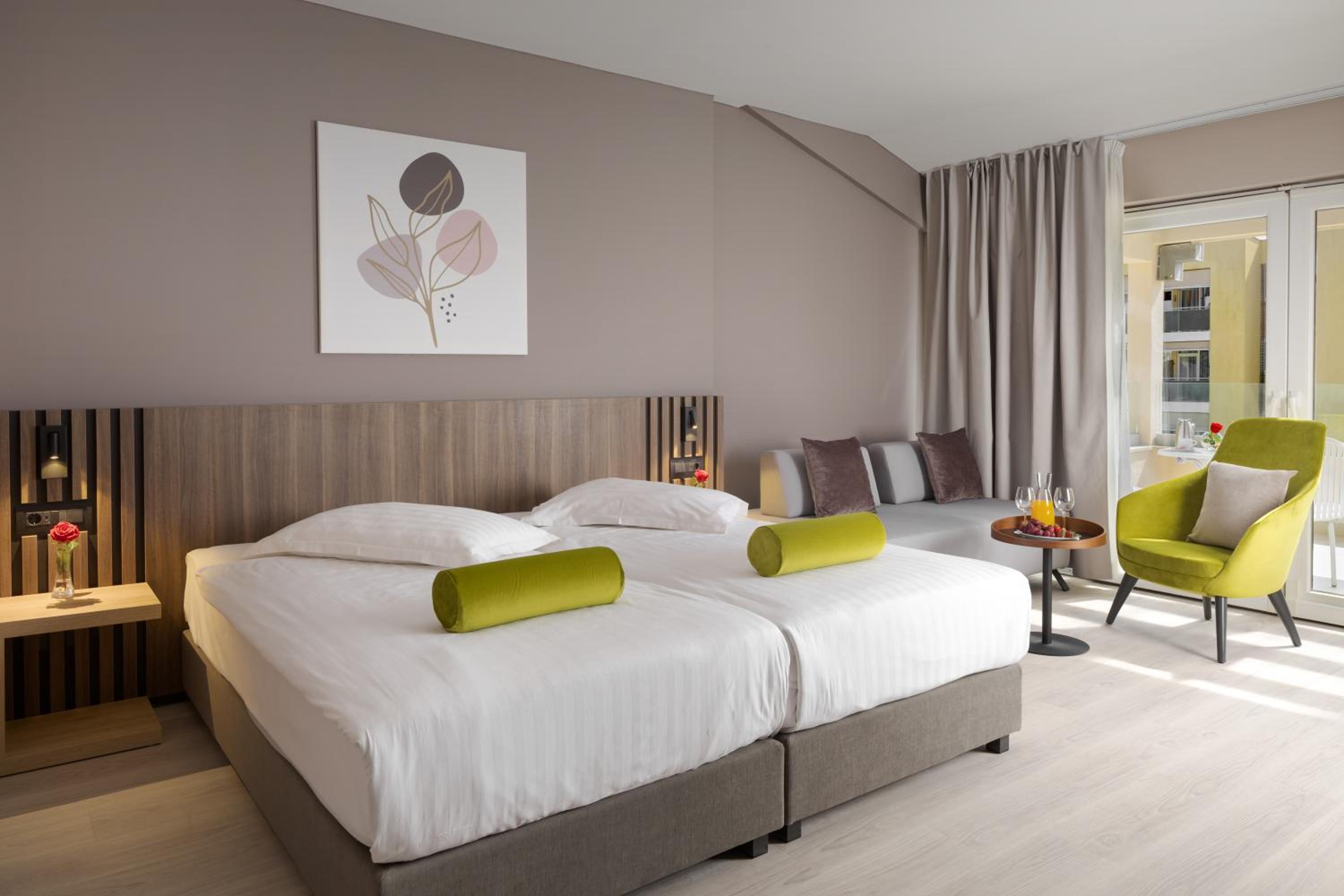 Premium Room with Balcony - Poolside photo 2