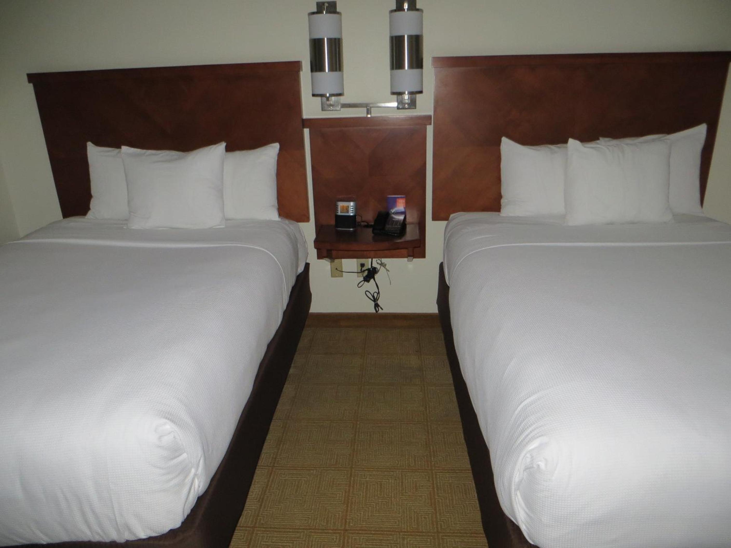 Double Room with Two Double Beds and Sofa Bed - Photo 4