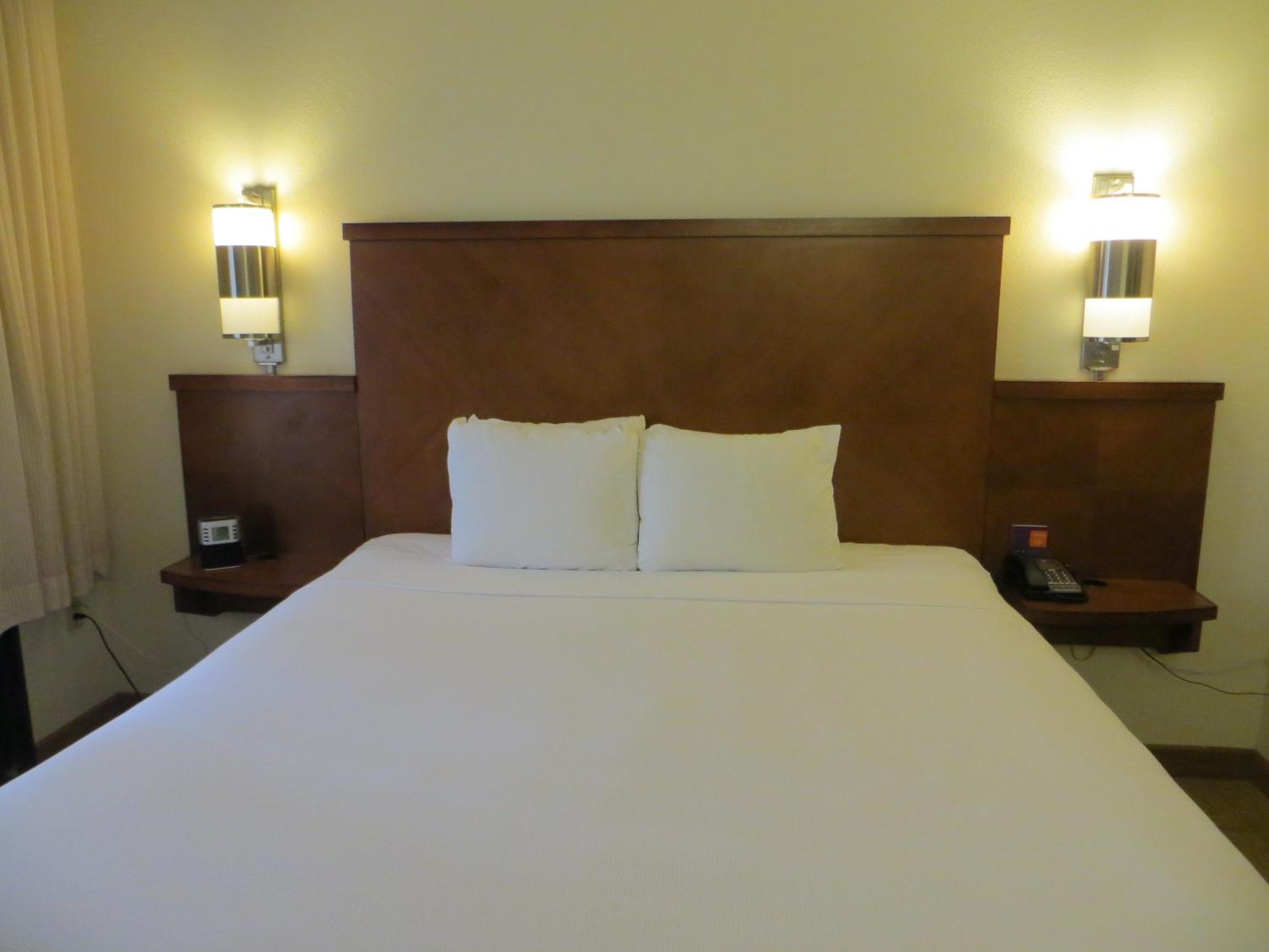 King Room with Sofa Bed - High Floor - Photo 1