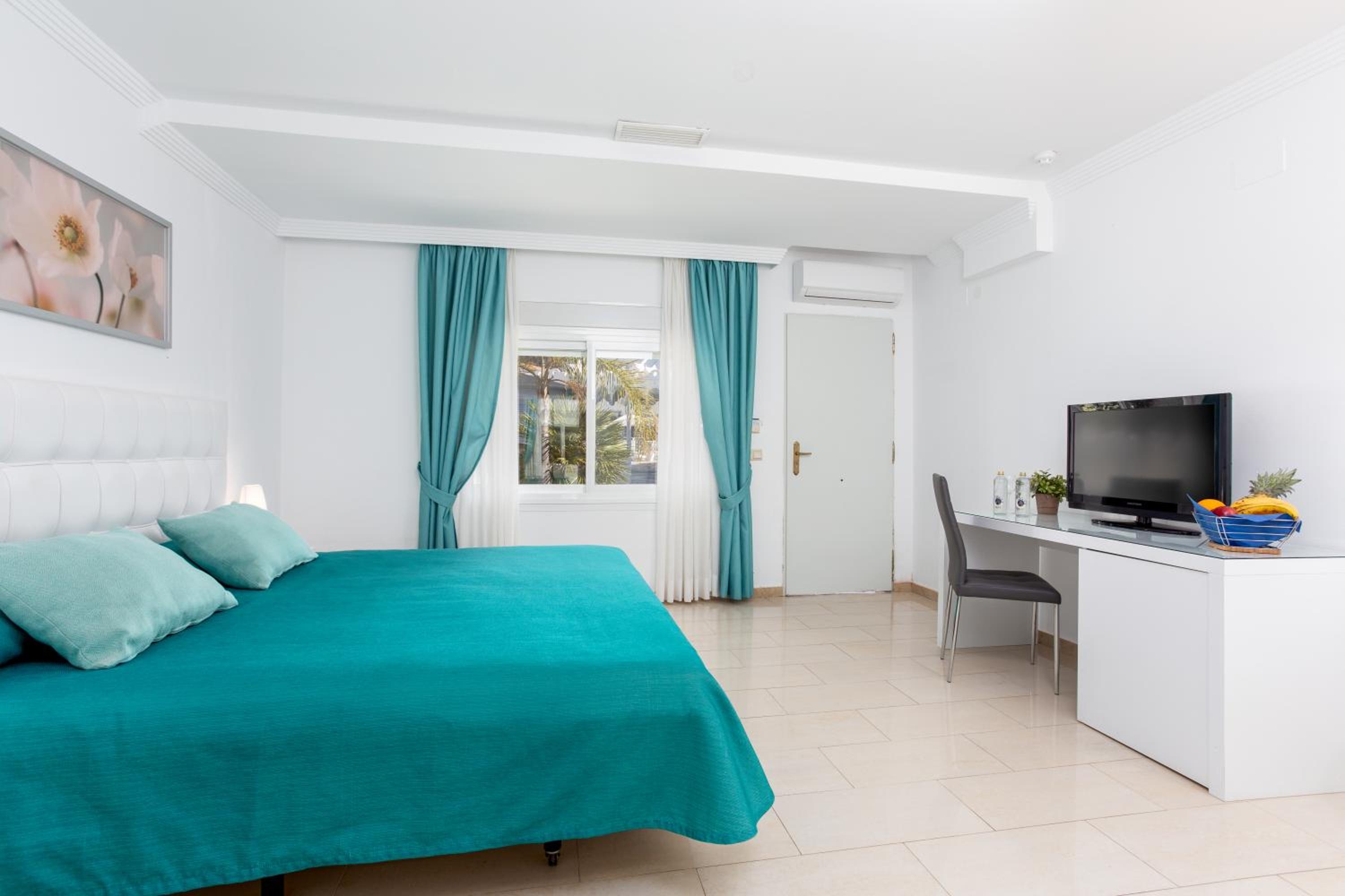 Standard Double or Twin Room photo 3