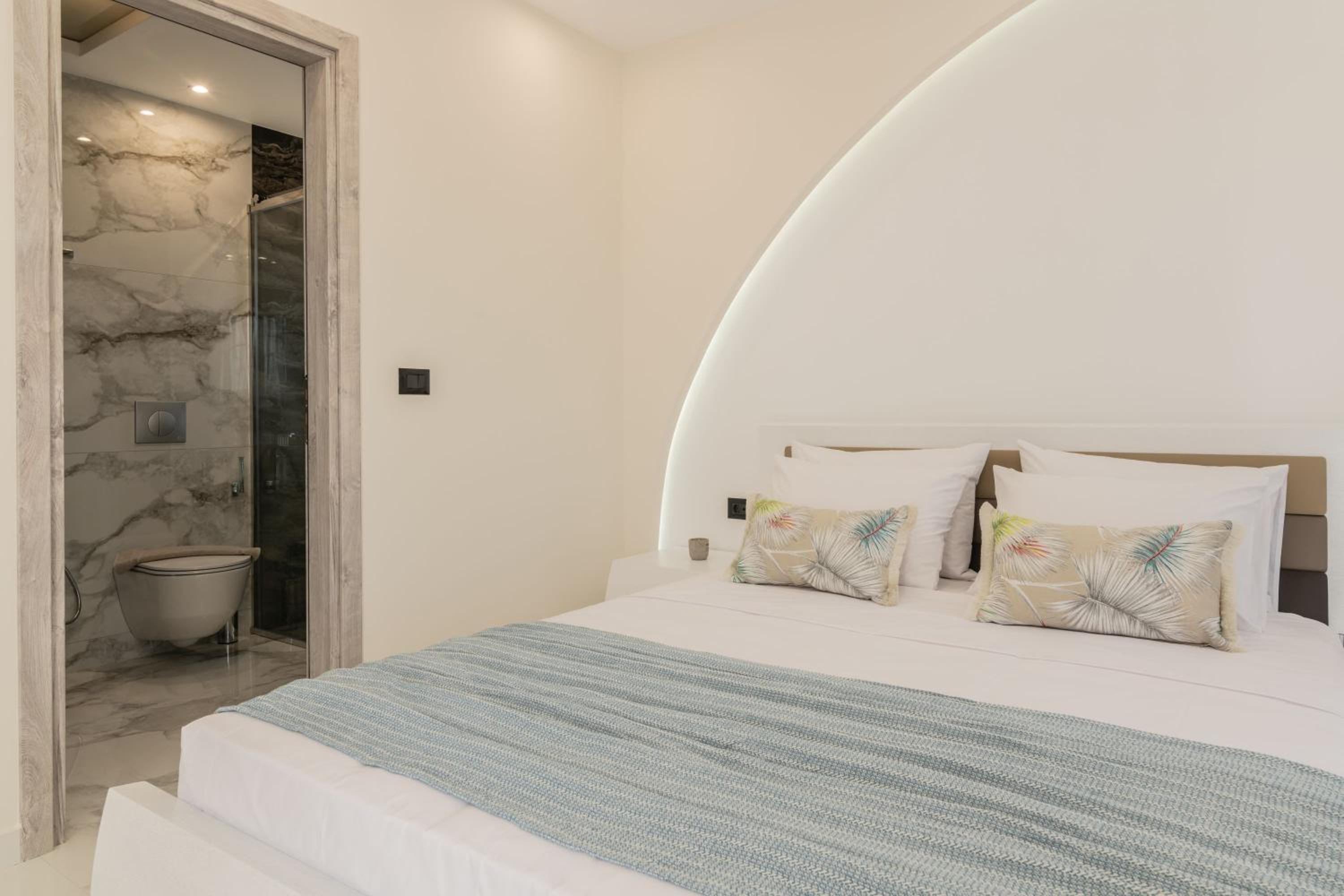 Three-Bedroom Villa photo 1