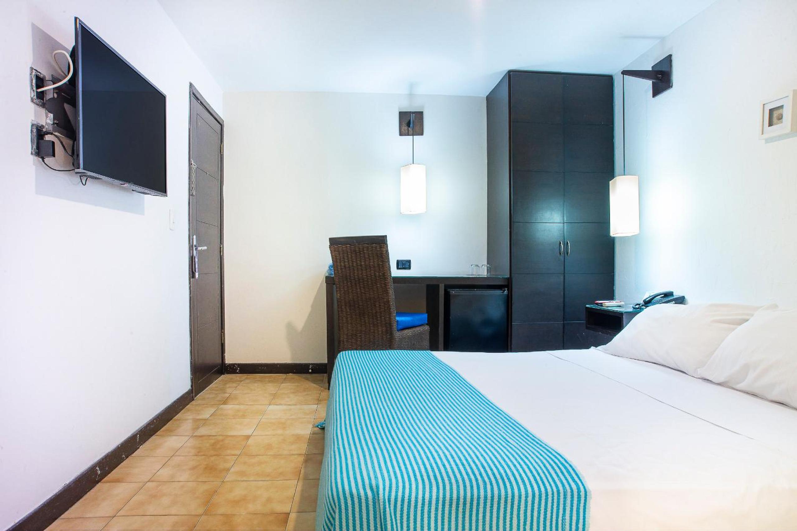 Standard Double or Twin Room photo 3