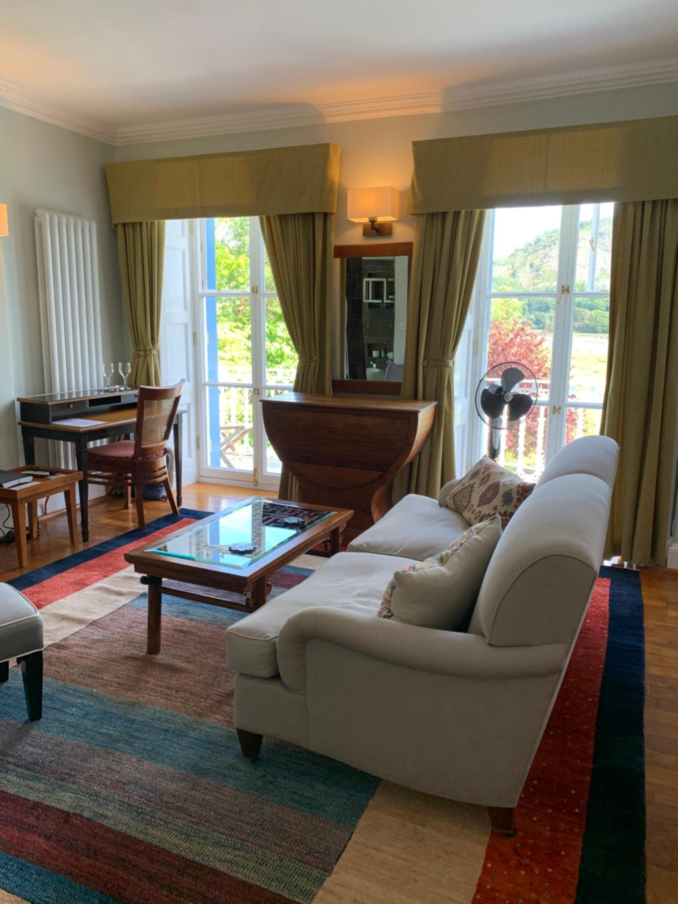 Deluxe King Suite photo 2