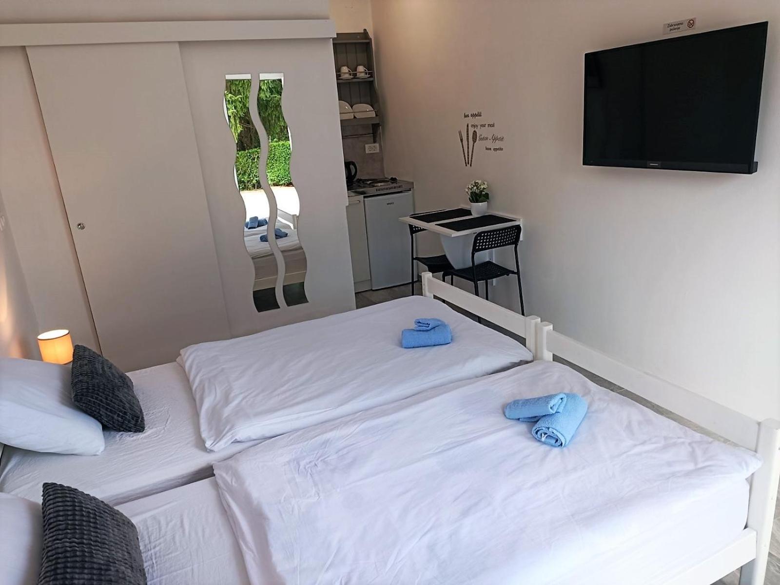One-Bedroom Apartment - Photo 3