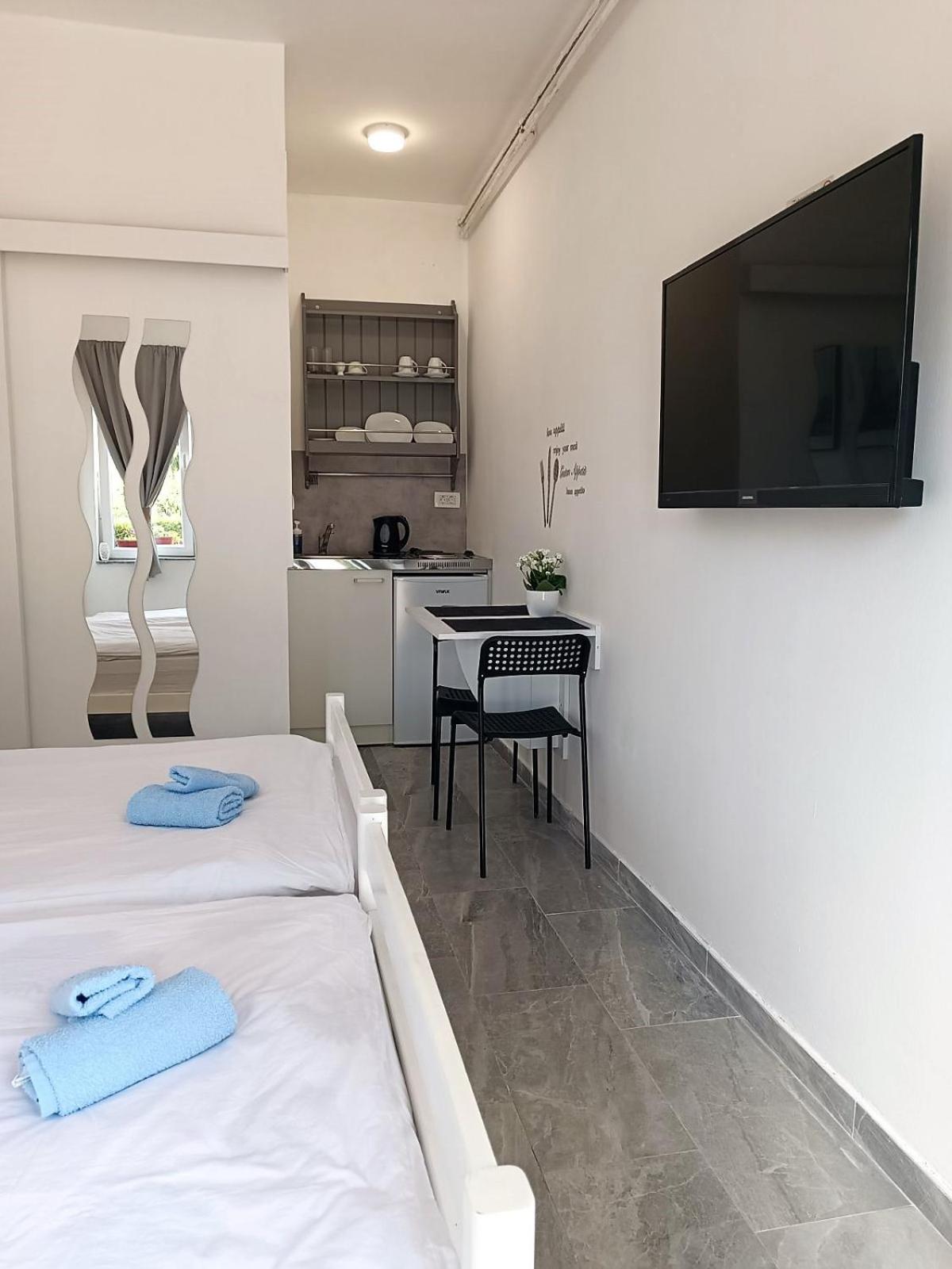 One-Bedroom Apartment - Photo 10