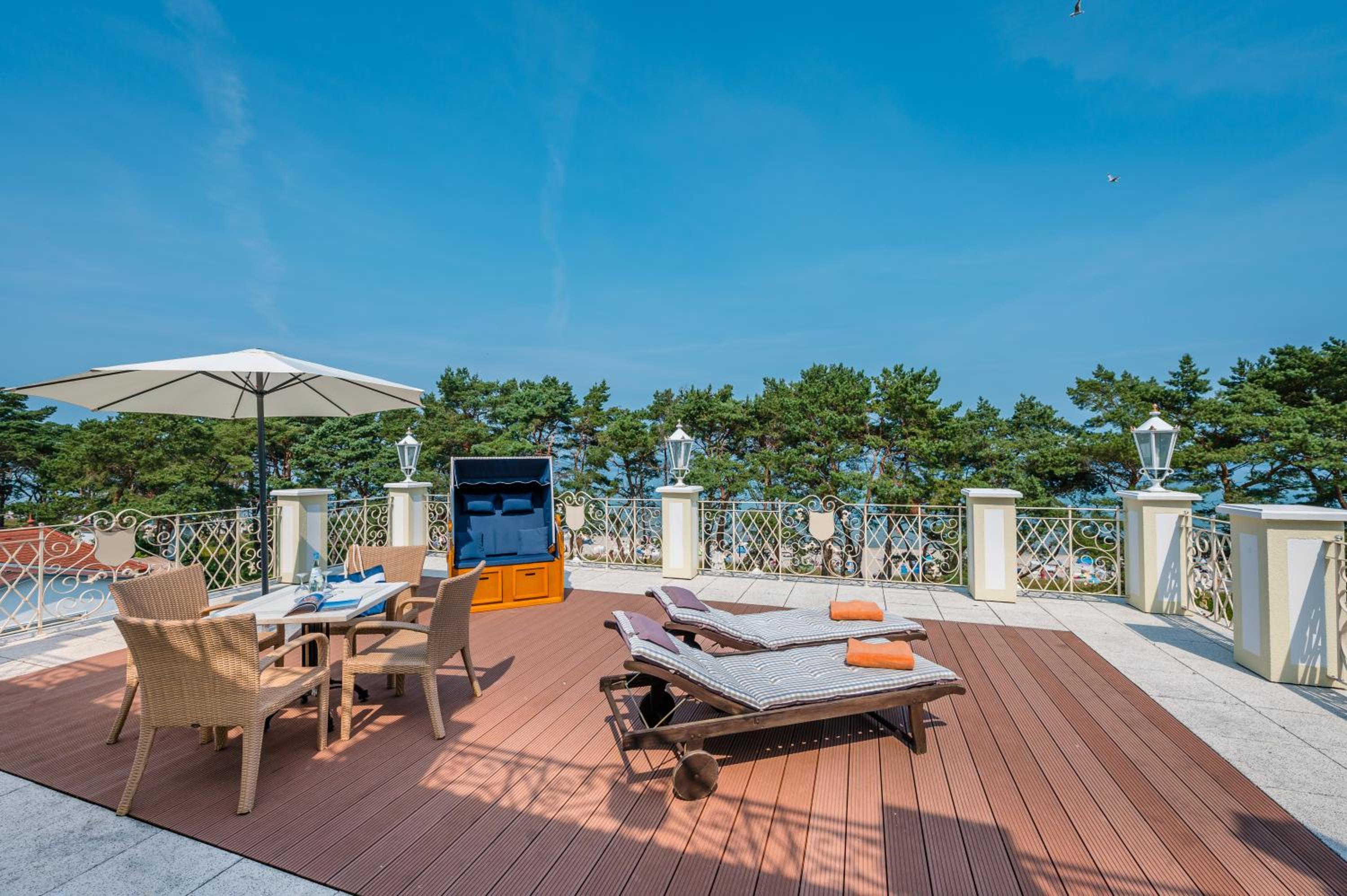 Suite with Terrace thumbnail 6