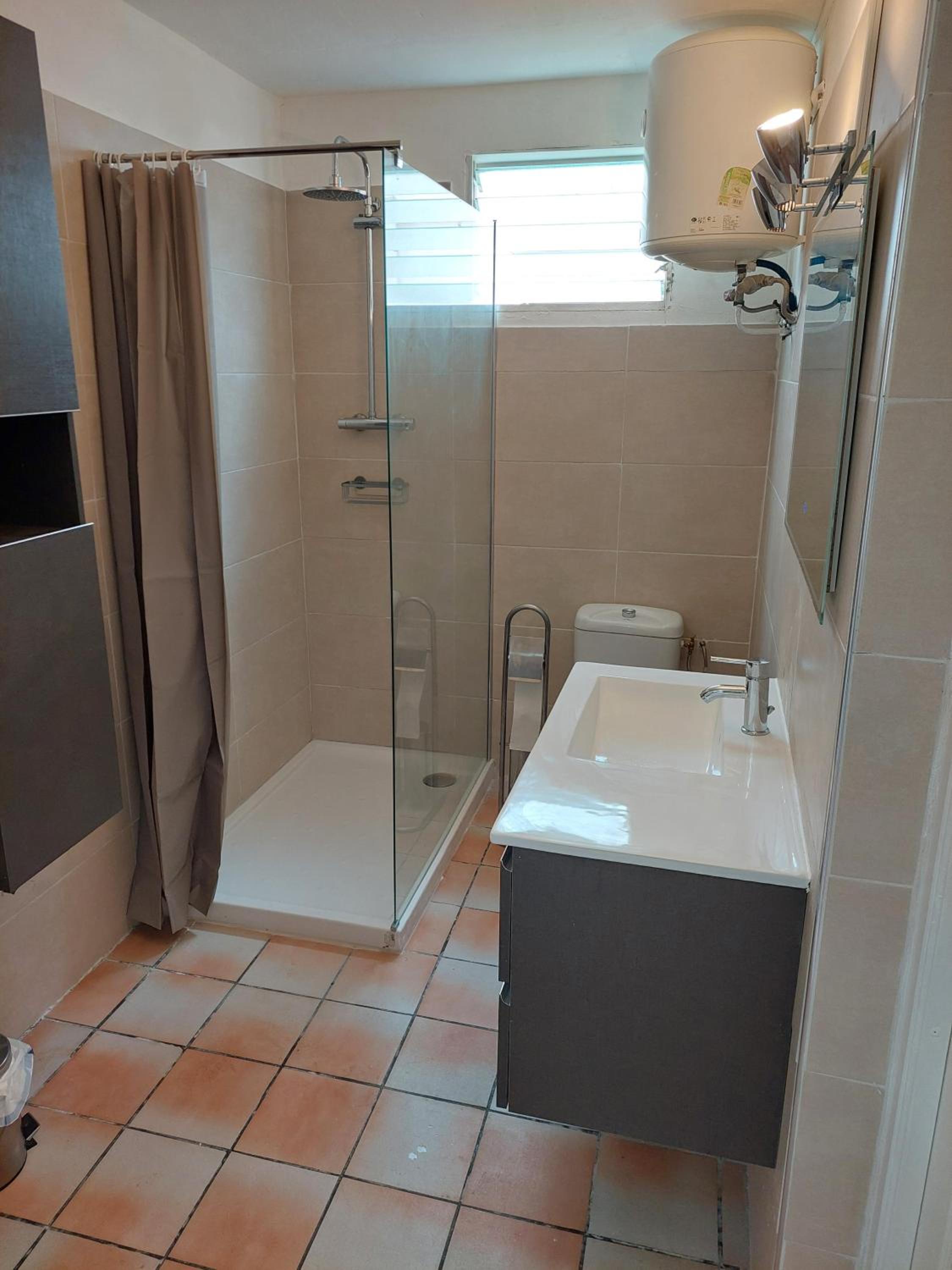 Two-Bedroom Apartment with Sea View - Photo 3