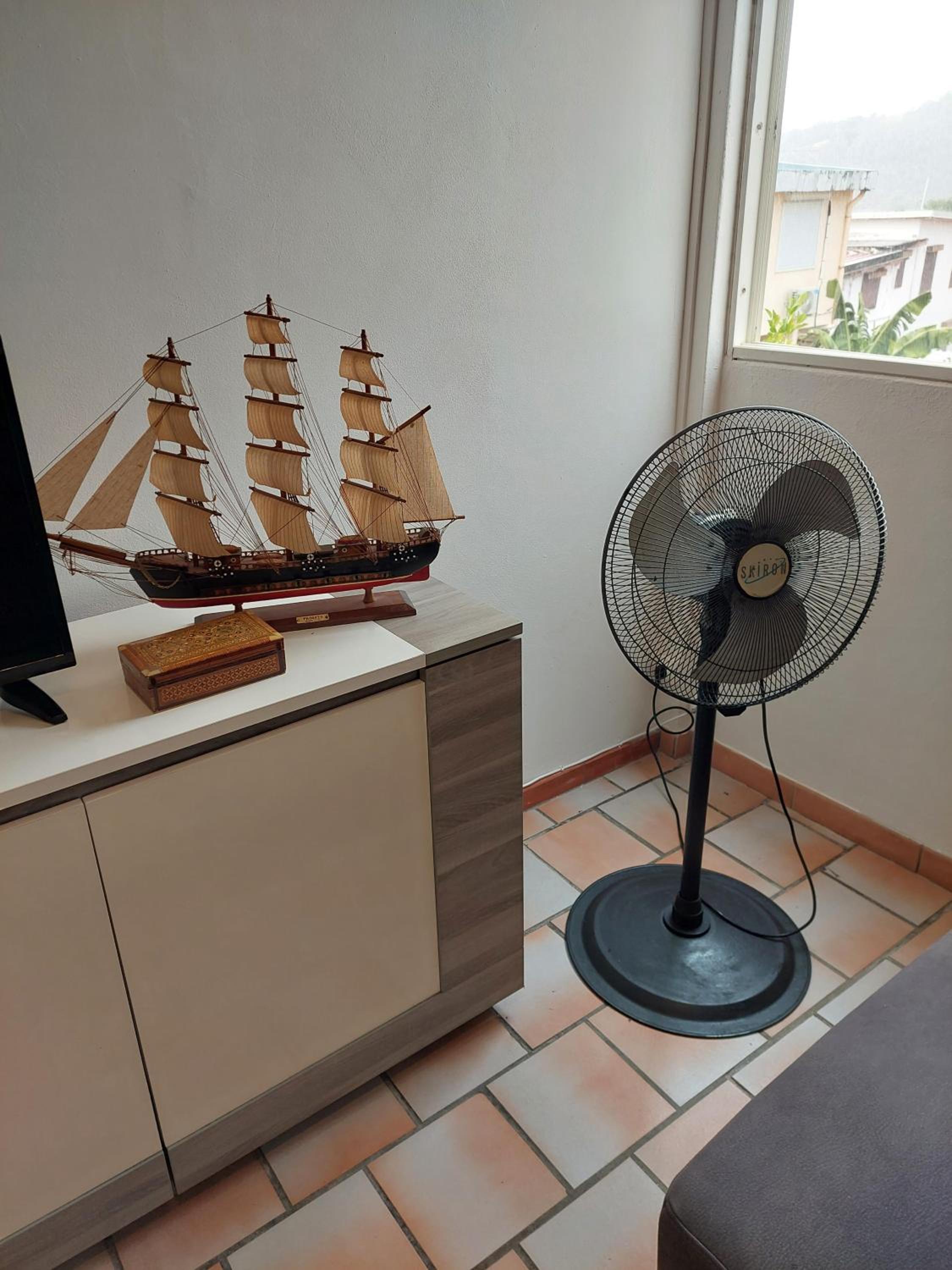 Two-Bedroom Apartment with Sea View - Photo 5
