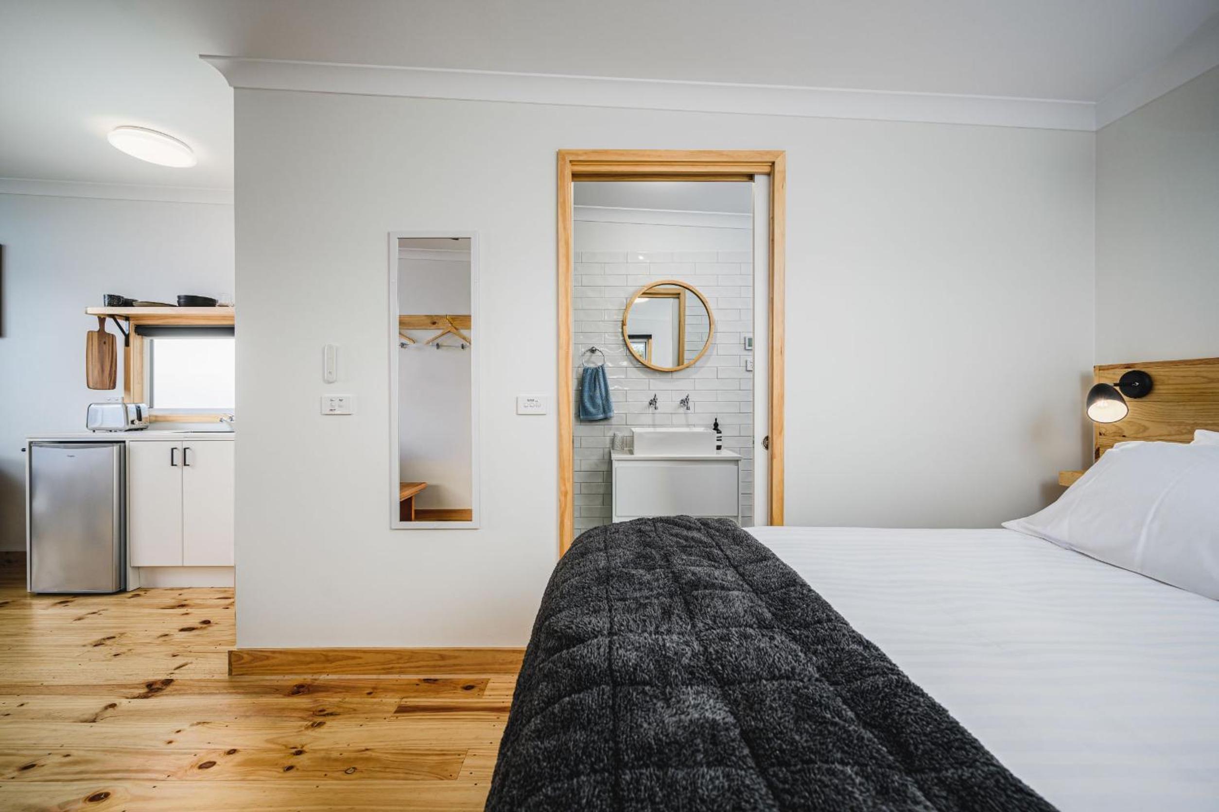Deluxe Double Room with Bath photo 3
