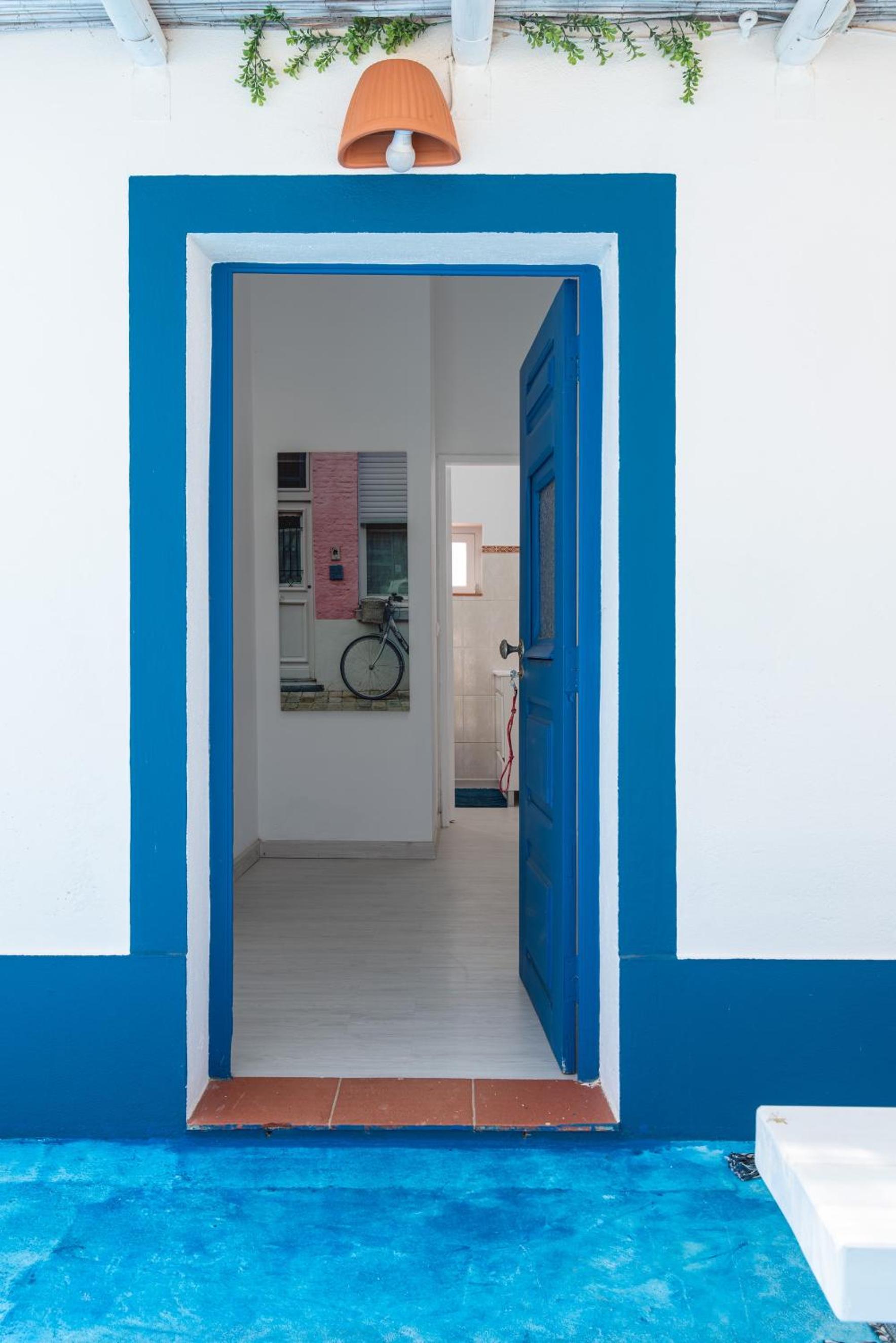 Two-Bedroom House - Photo 4