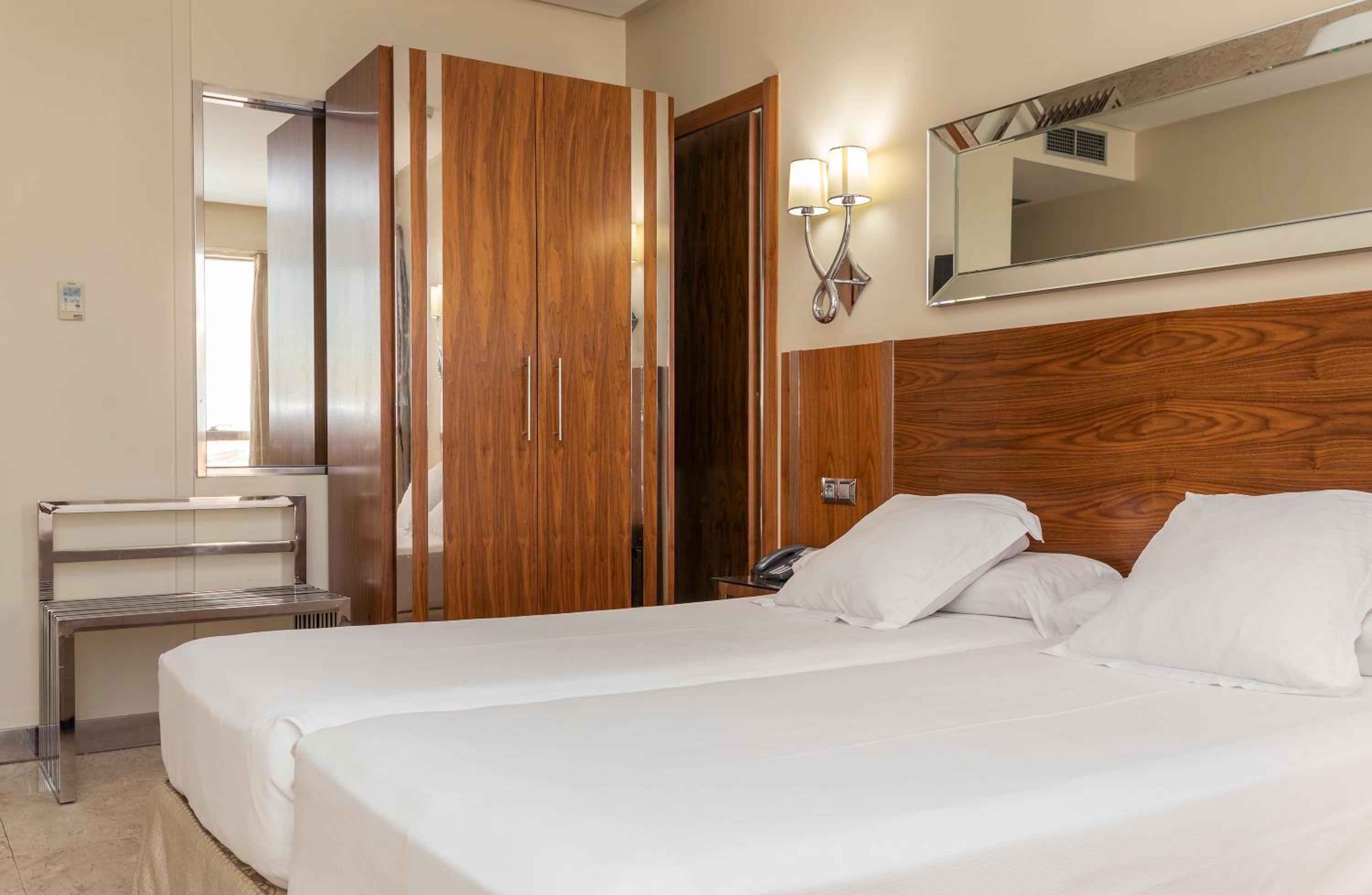 Twin Room - Photo 1