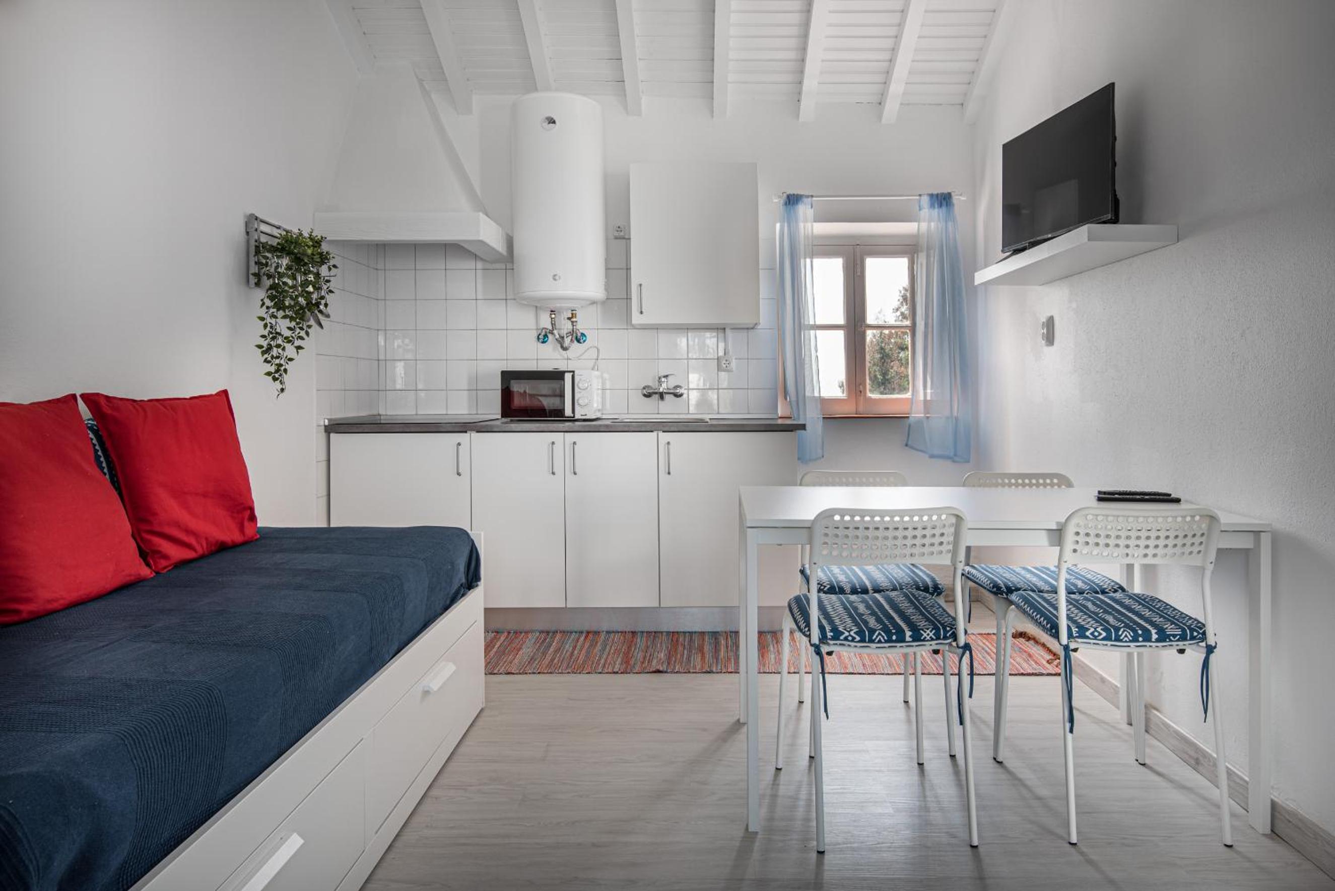 Two-Bedroom House - Photo 3