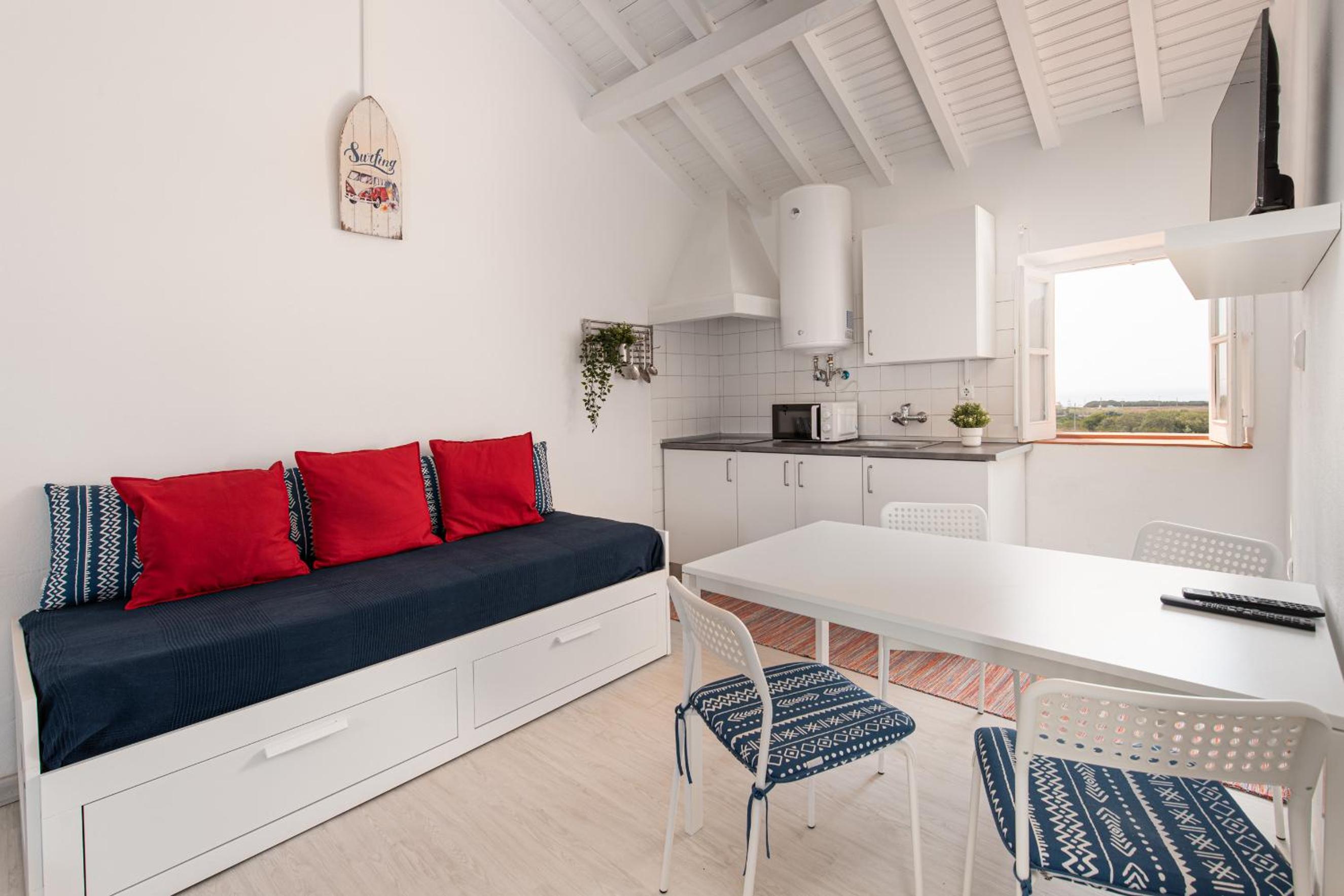 Two-Bedroom House - Photo 18