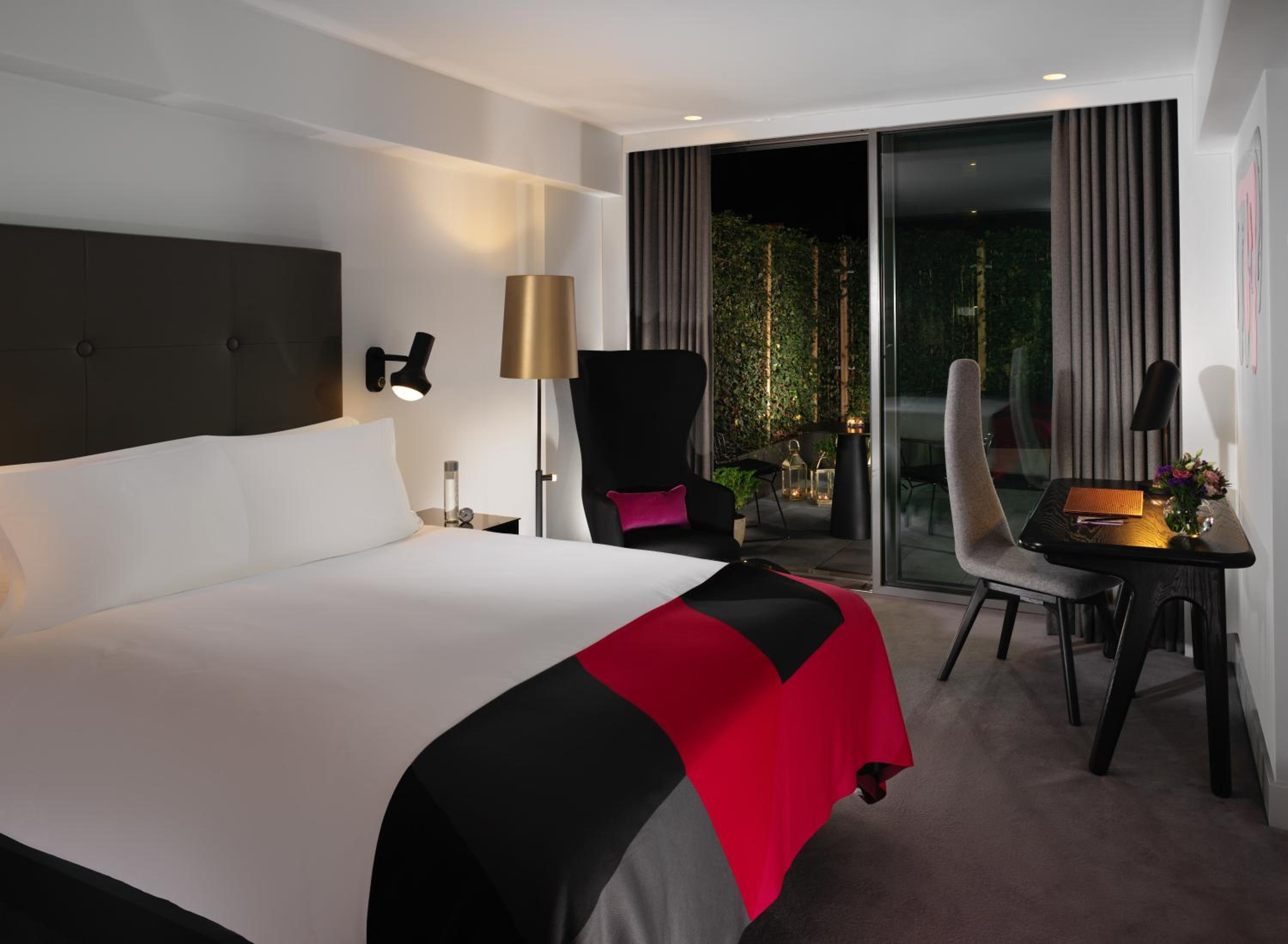 Superior Double Room with Private Patio thumbnail 6