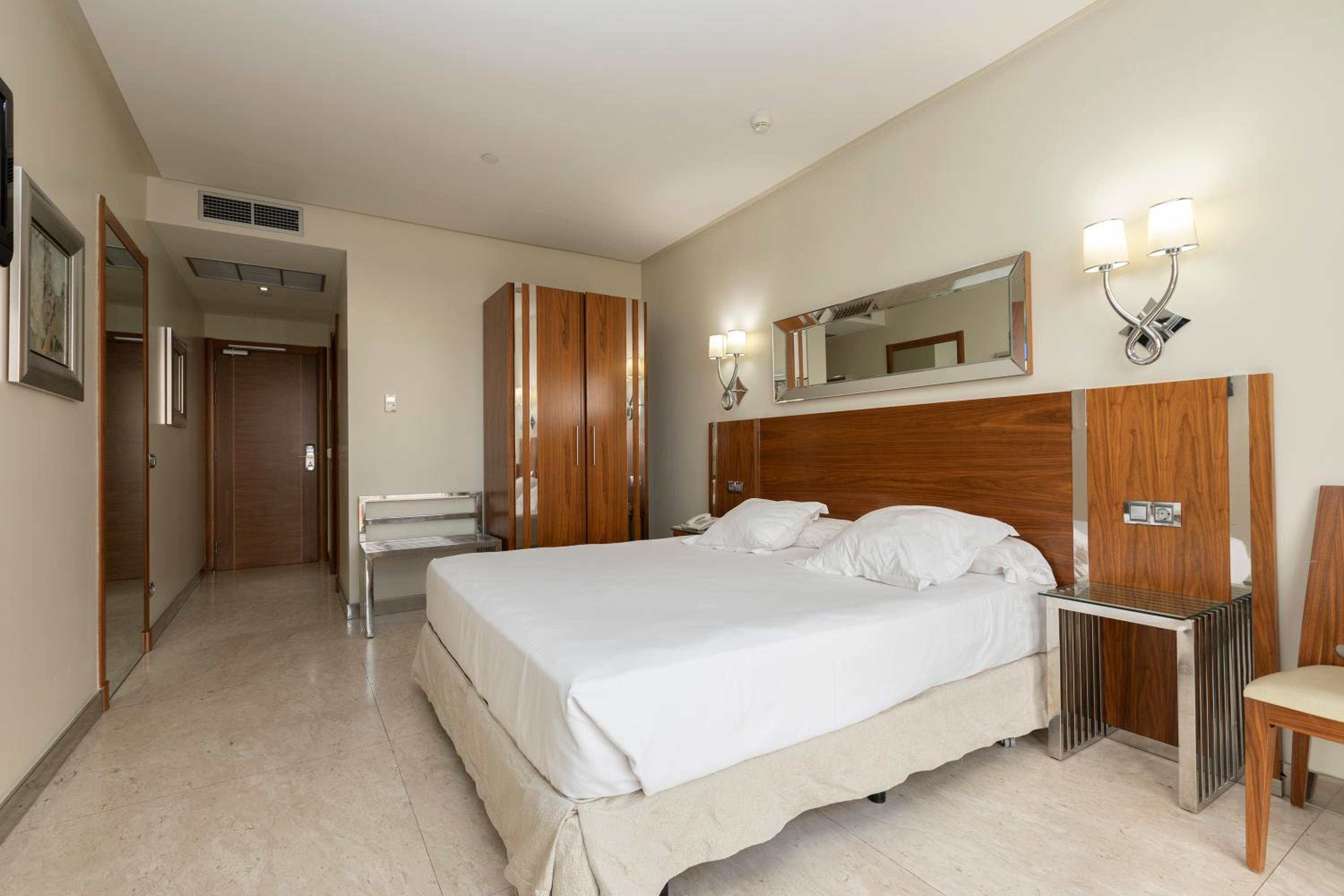 Double Room - Photo 2