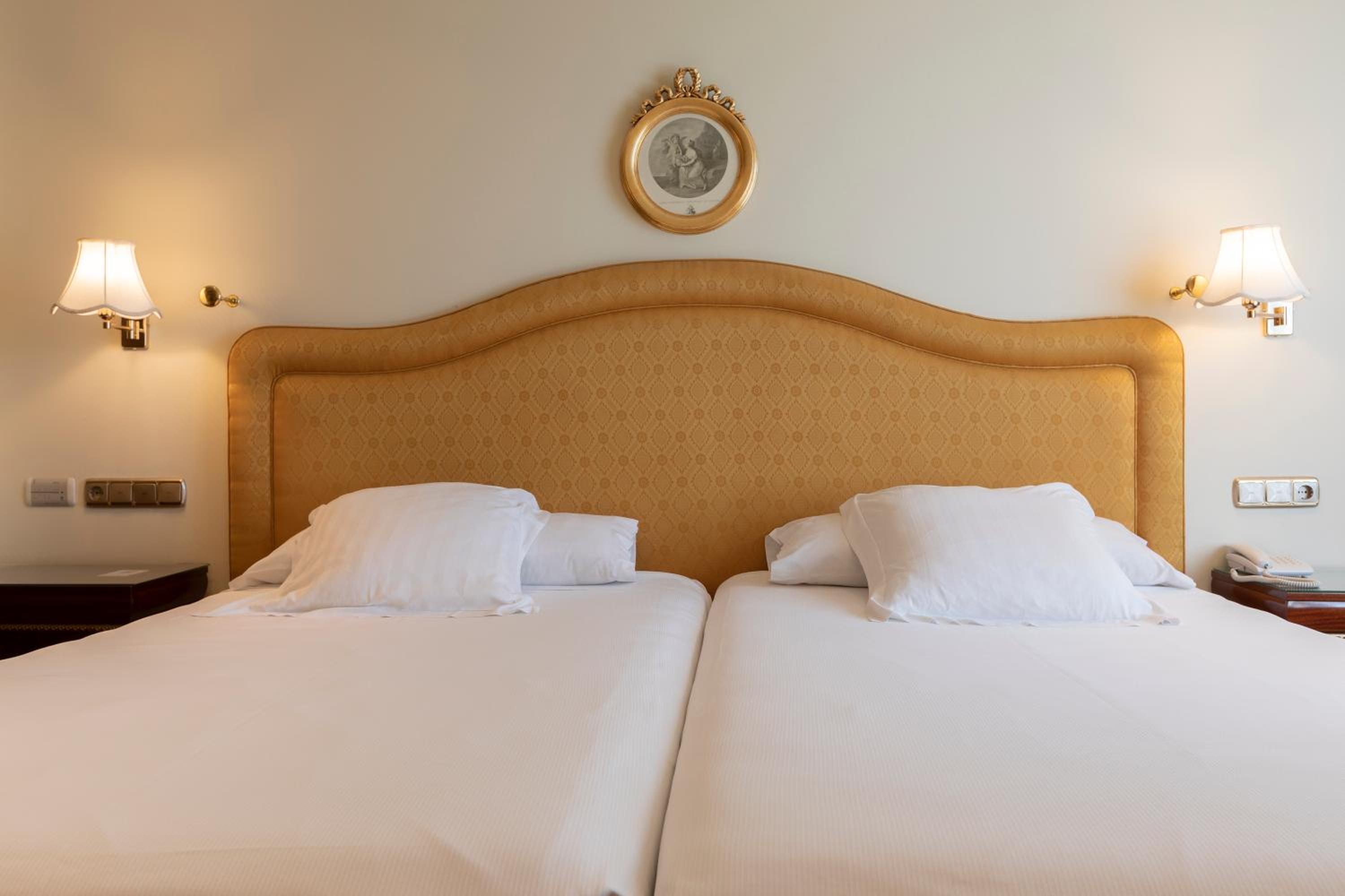 Twin Room with City View photo 2
