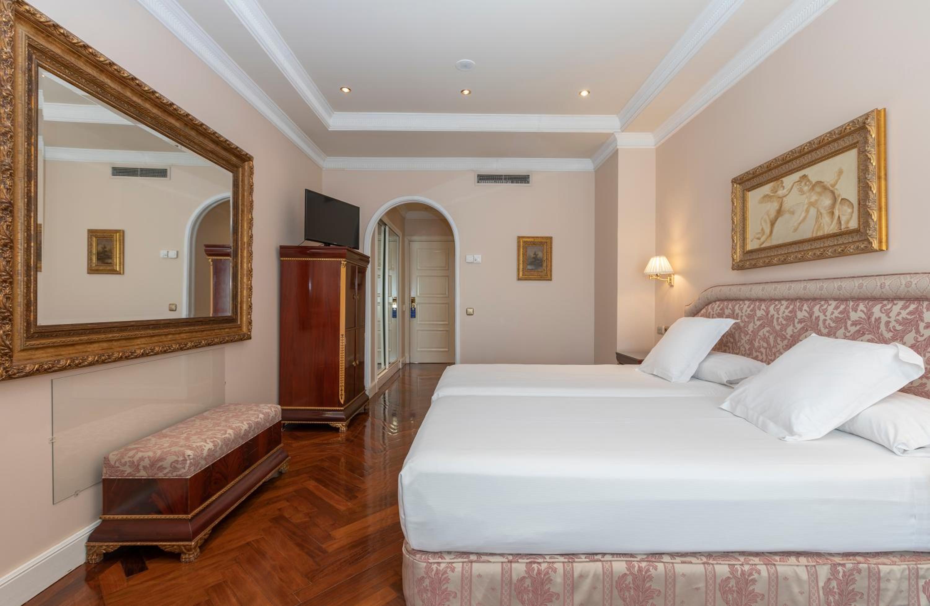 Twin Room with Sofa Bed (3 Adults) photo 3