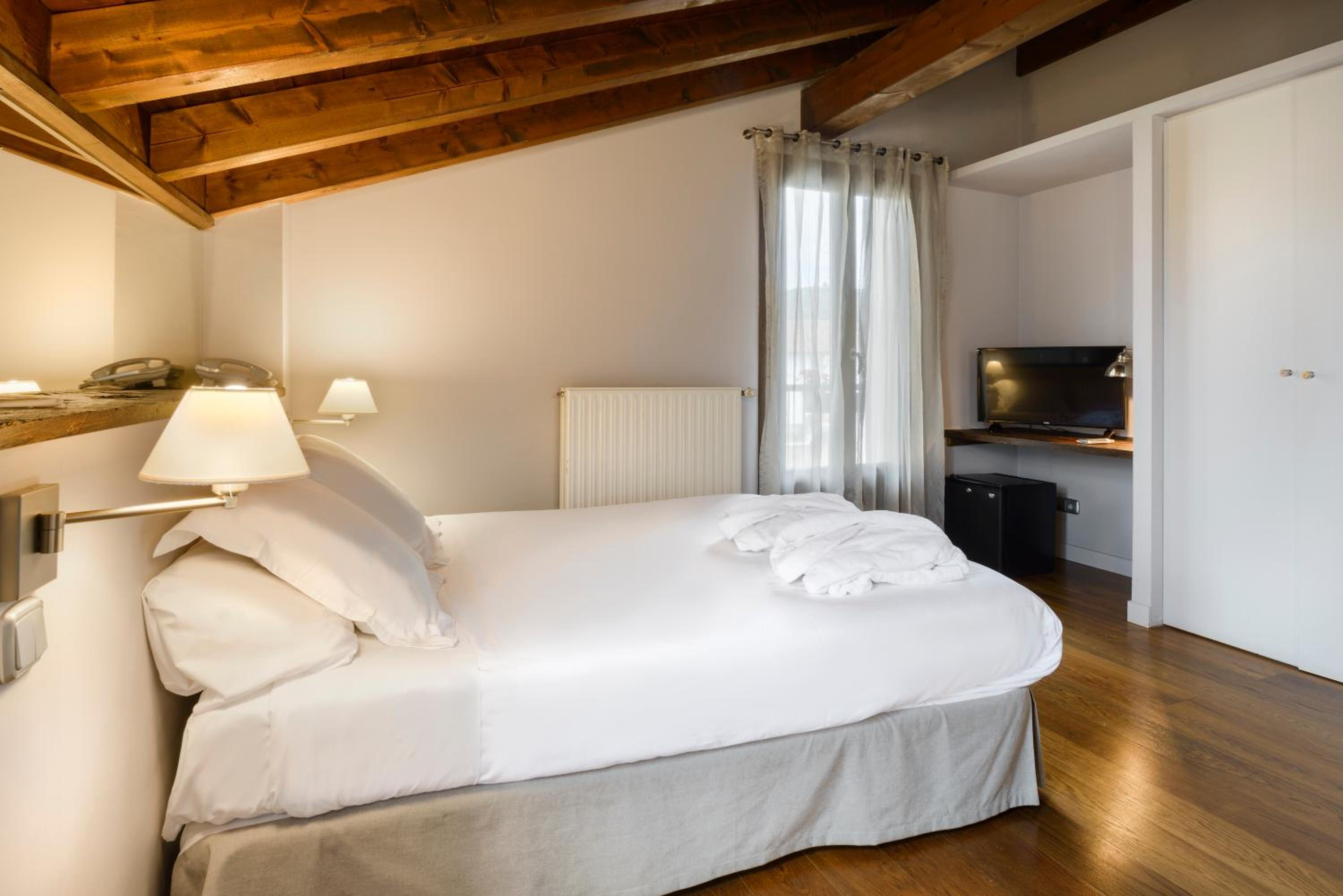 Superior Double Room - Photo 4