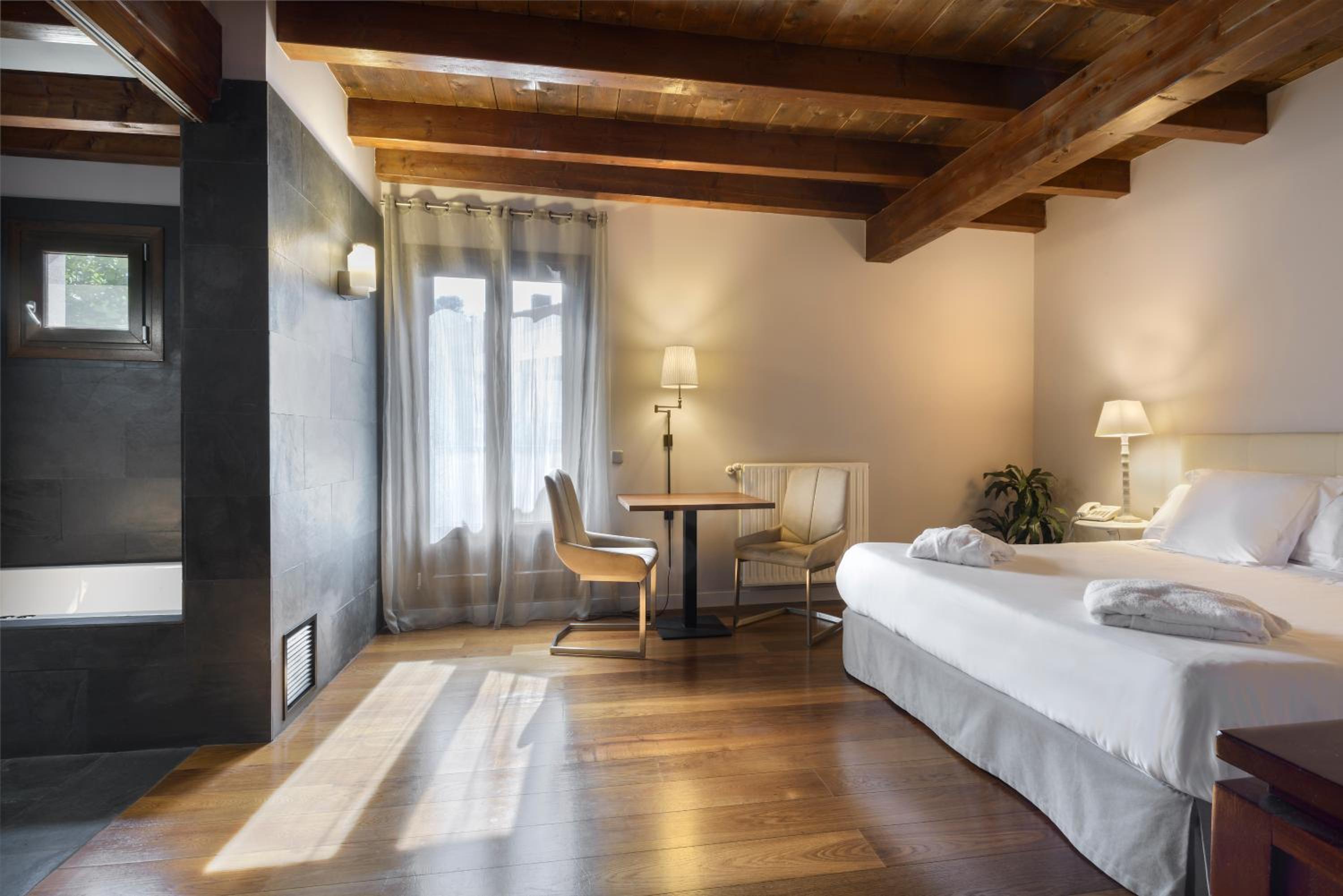 Junior Suite with Terrace - Photo 3