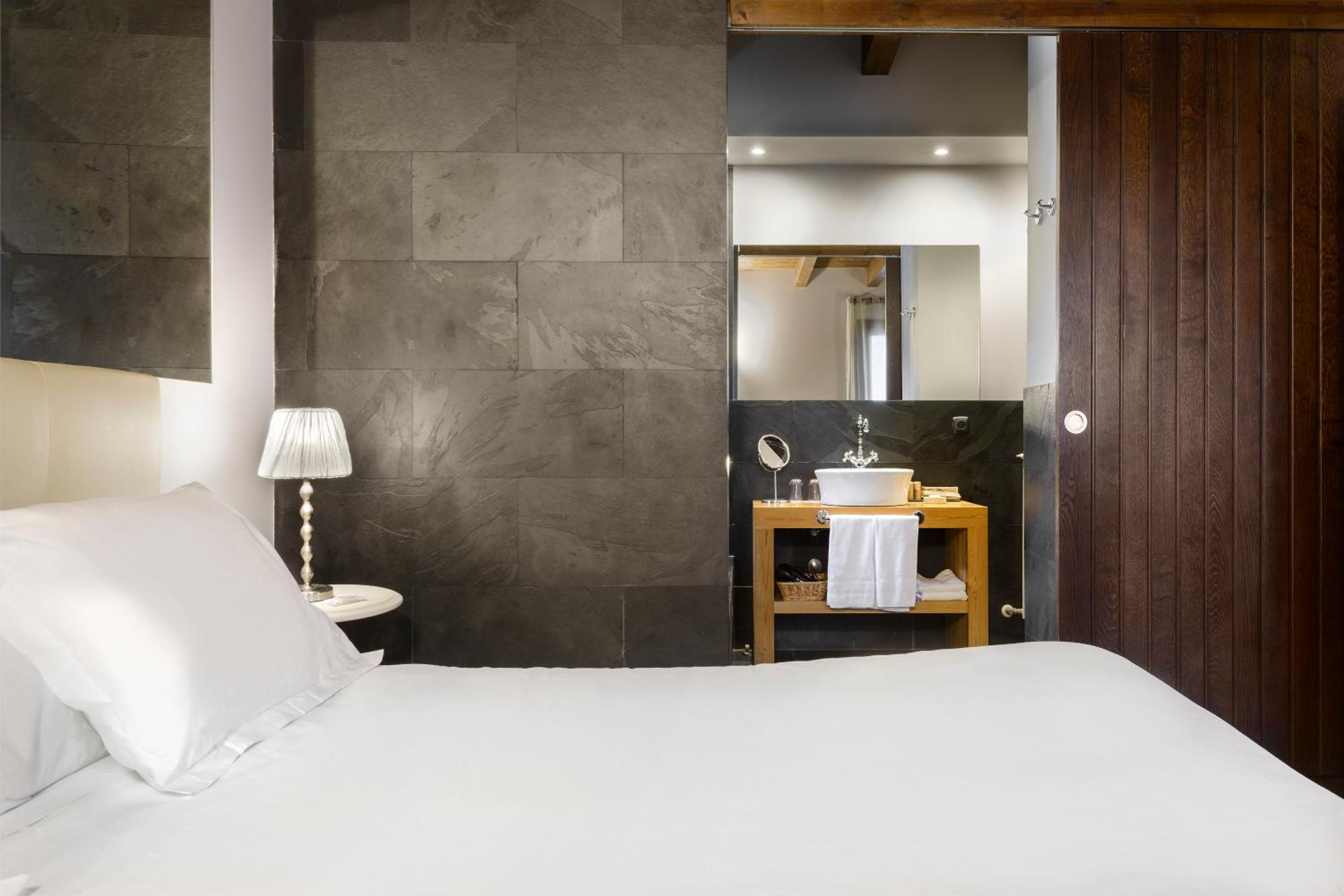 Deluxe Room - Photo 3